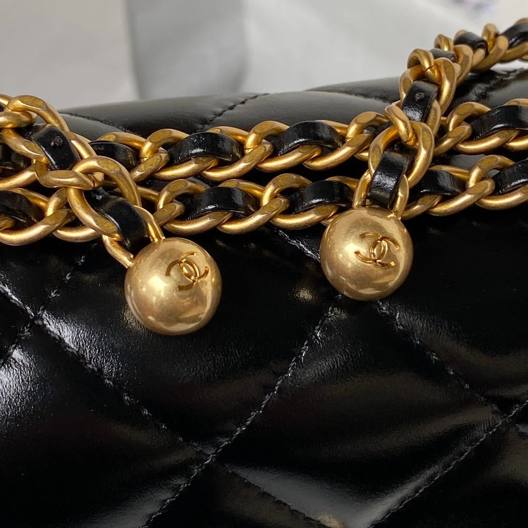 CC MINI 19 FLAP BAG IN BLACK CALFSKIN GOLD HARDWARE