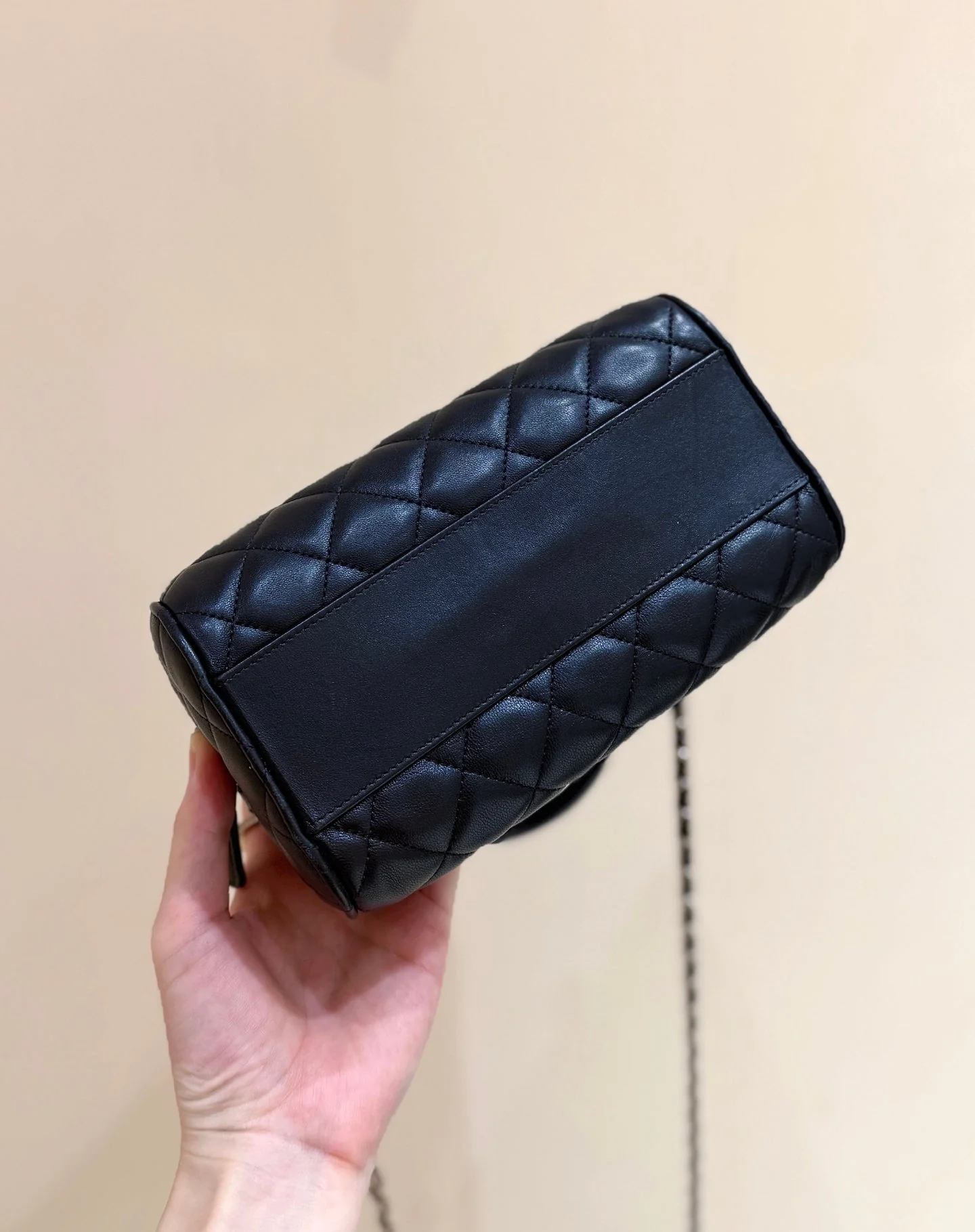 BOSTON MATELASSE CAVIAR SHOULDER HANDBAG 18 IN BLACK LAMBSKIN