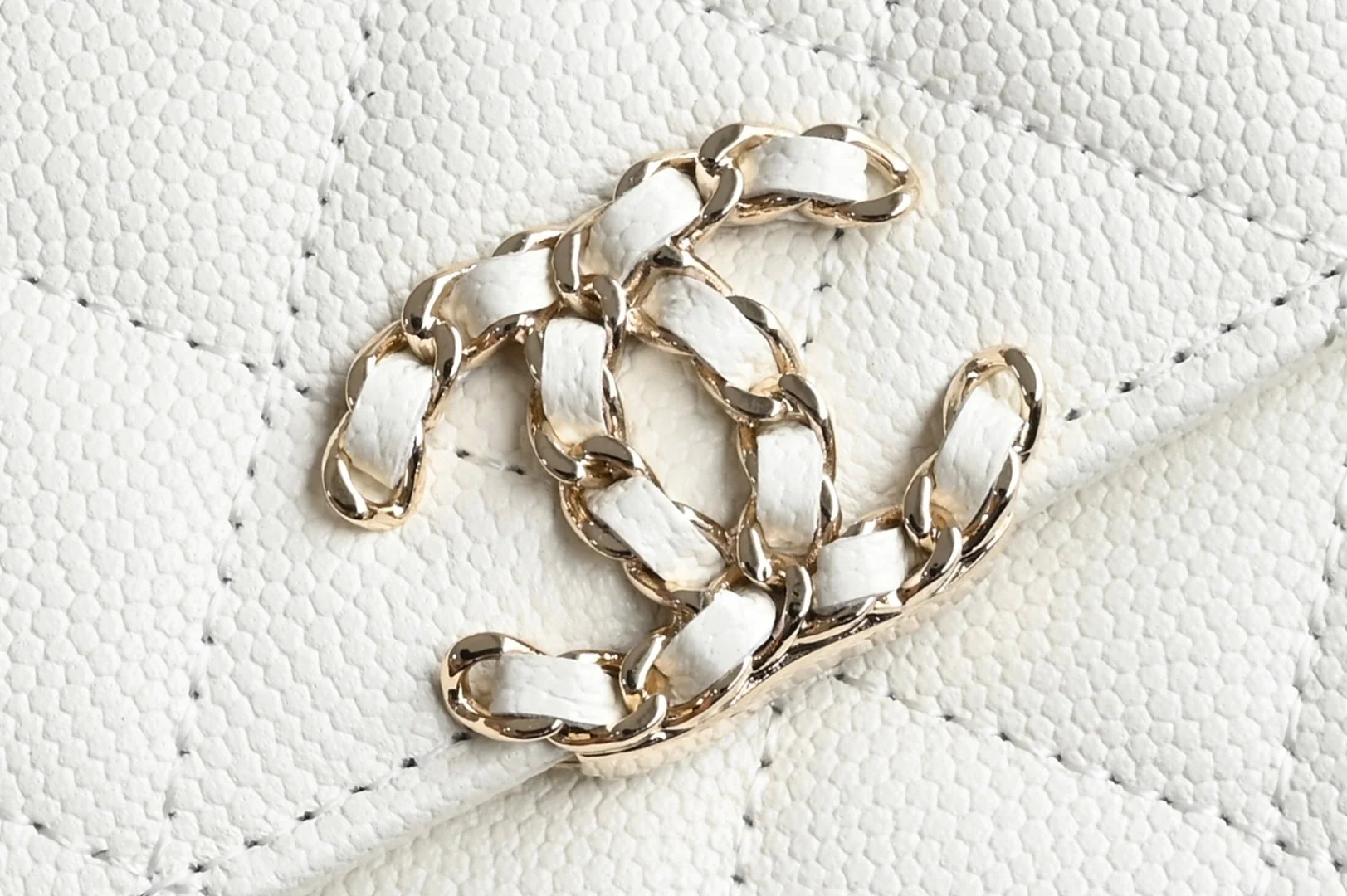 CHANEL 25S KELLY 14.5 CM IN WHITE LAMBSKIN