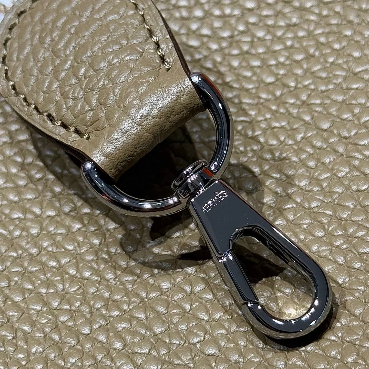 HERMES 25S MINI EVELYNE 18 IN BEIGE MARFA PATTERNED STRAP CALFSKIN SILVER HARDWARE