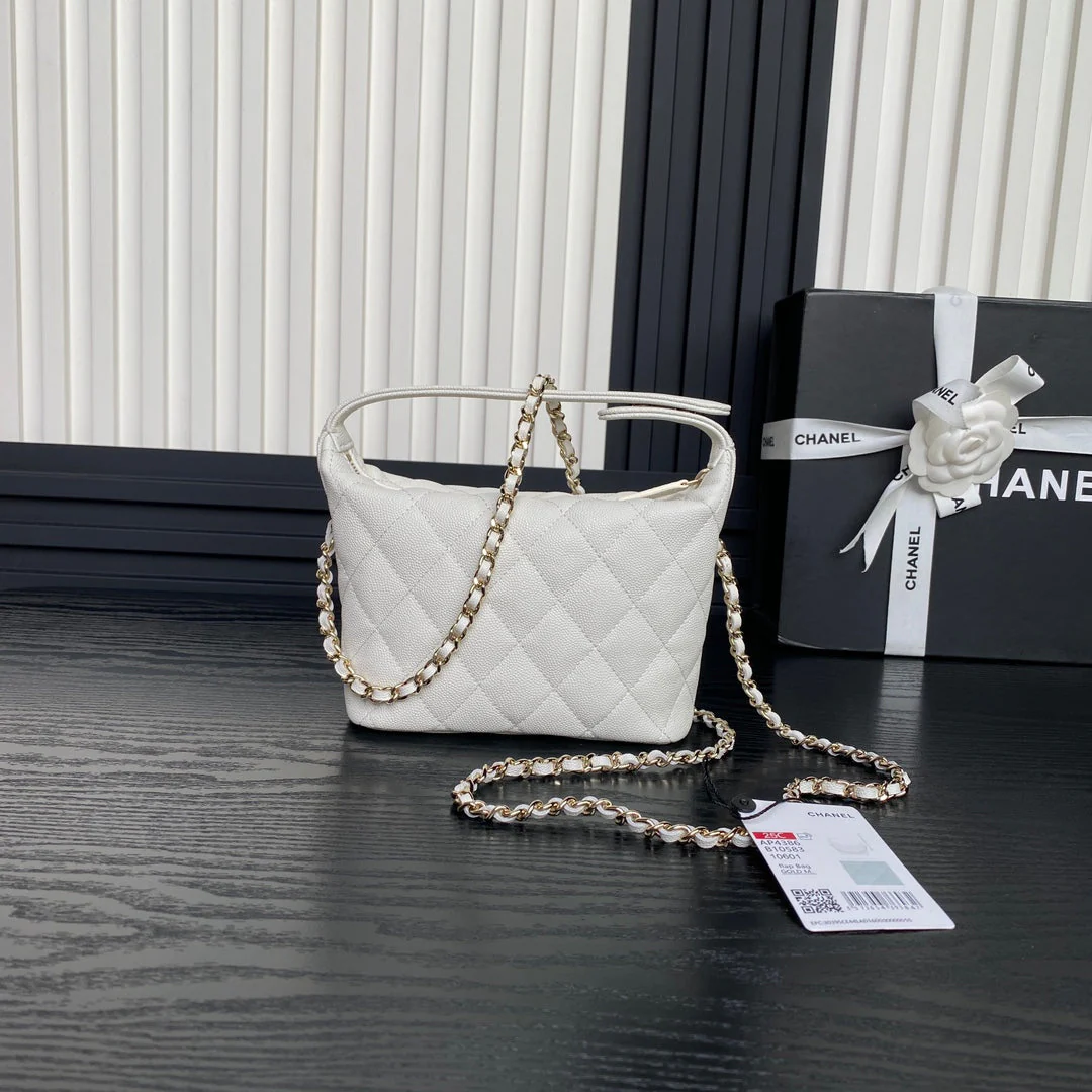 HOBO BAG 21 IN WHITE GRAINED CALFSKIN GOLD HARDWARE
