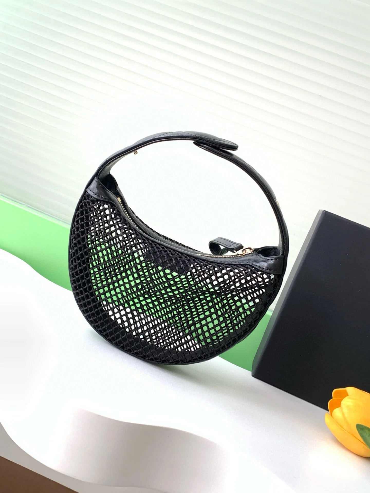 CC 25S POUCH IN BLACK LAMBSKIN WITH MESH GOLD HARDWARE