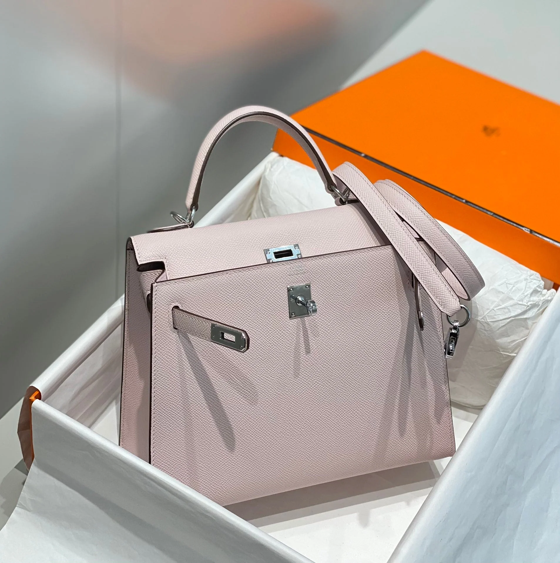 KELLY 25CM IN EPSOM MAUVE SWIFT CALFSKIN SILVER HARDWARE