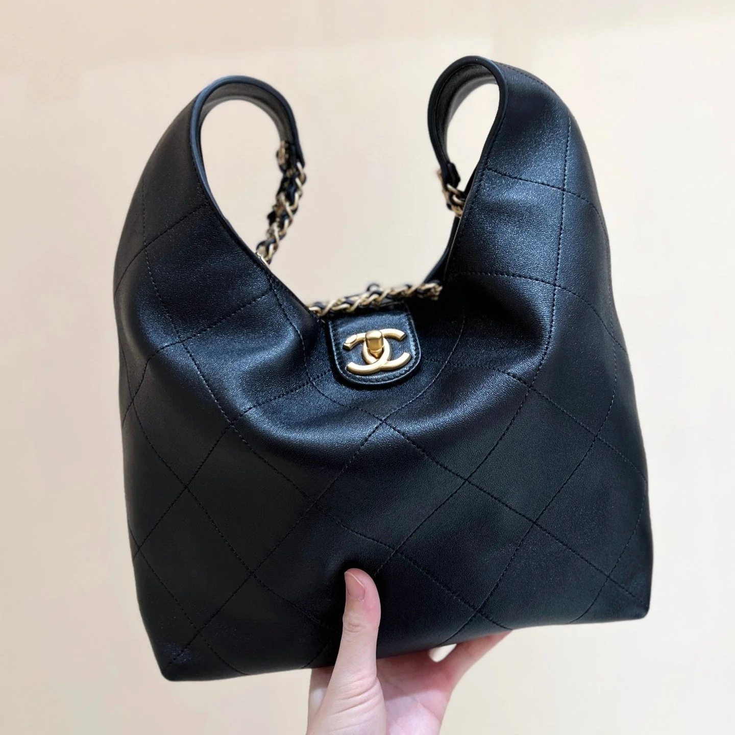 QUILTED SMALL HOBO BAG 27 IN BLACK LAMBSKIN GOLD HARDWARE