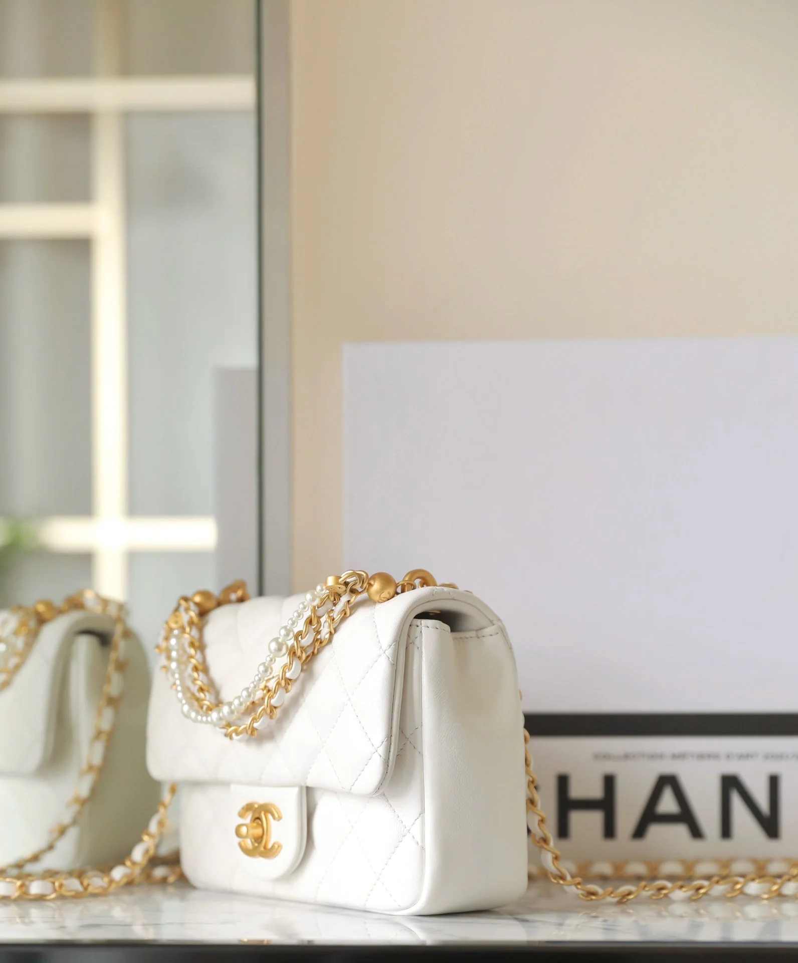 CHANEL 25S FLAP BAG 17 CM IN WHITE LAMBSKIN PEARL STRAP WITH GOLD HARDWARE