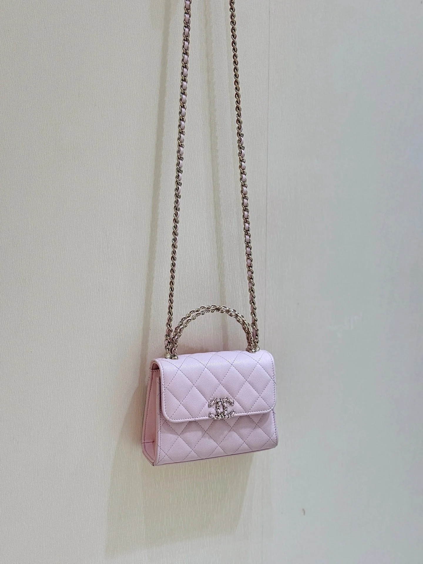 QUILTED FLAP BAG WITH HANDLE 18 IN BABY PINK LAMBSKIN GOLD HARDWARE