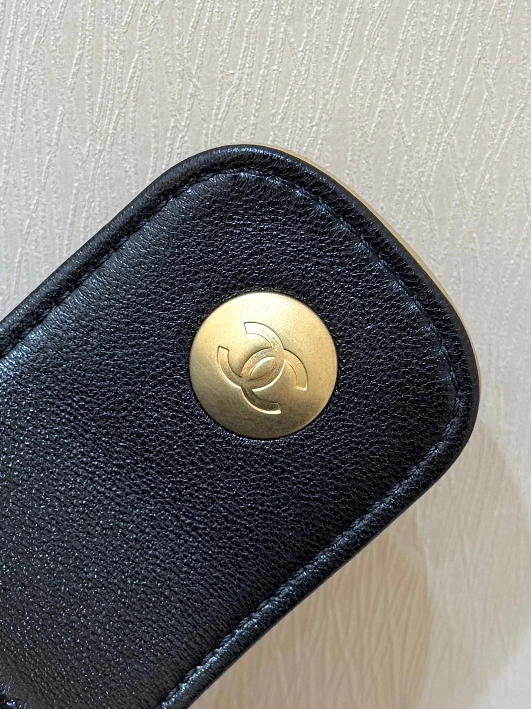 CHANEL 25S LARGE HOBO BAG 36 IN SUEDE COMBINED WITH LAMBSKIN GOLD HARDWARE