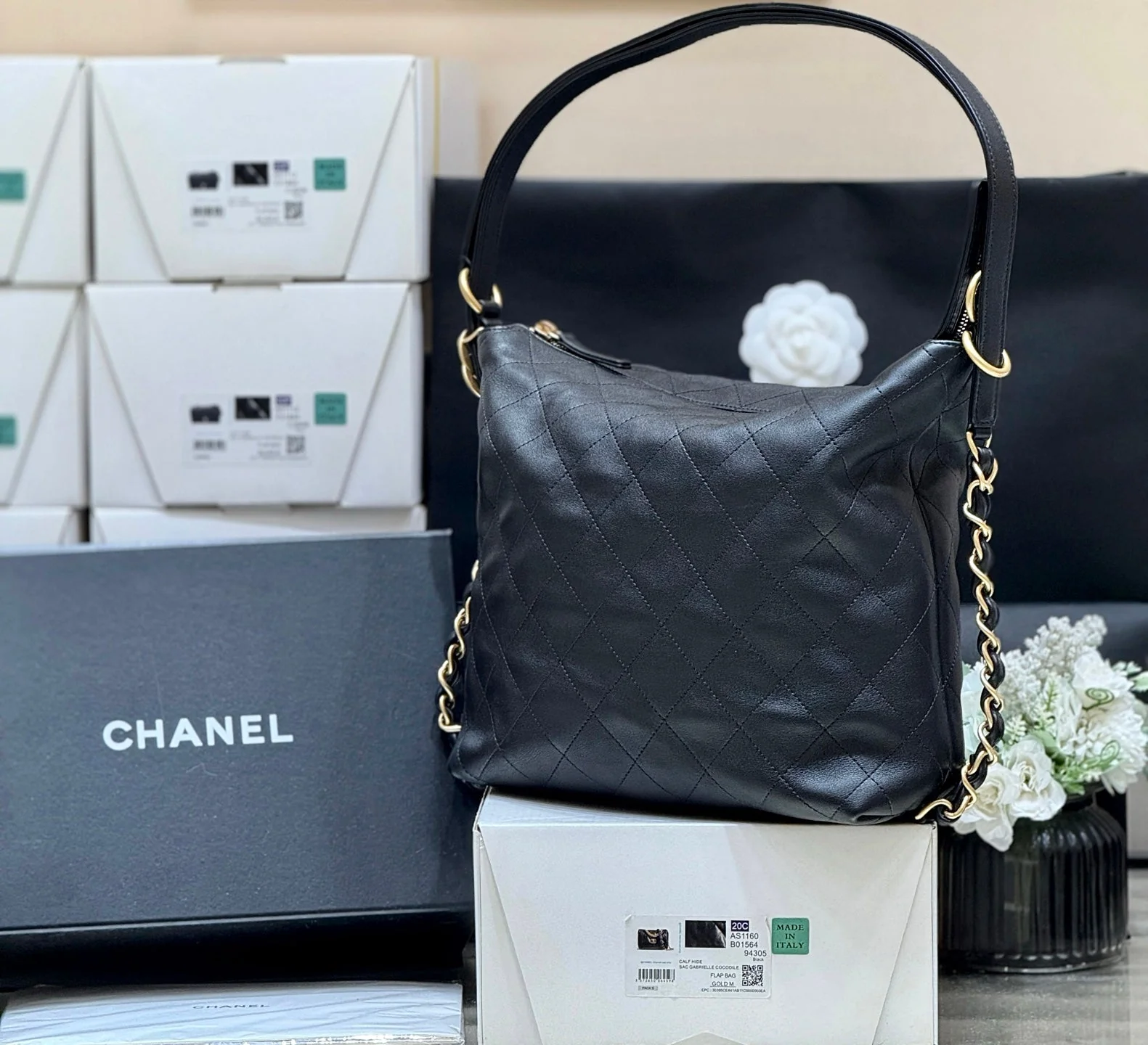 CHANEL 25S LARGE MAXIUM OLD HOBO BAG 34 IN BLACK CALFSKIN