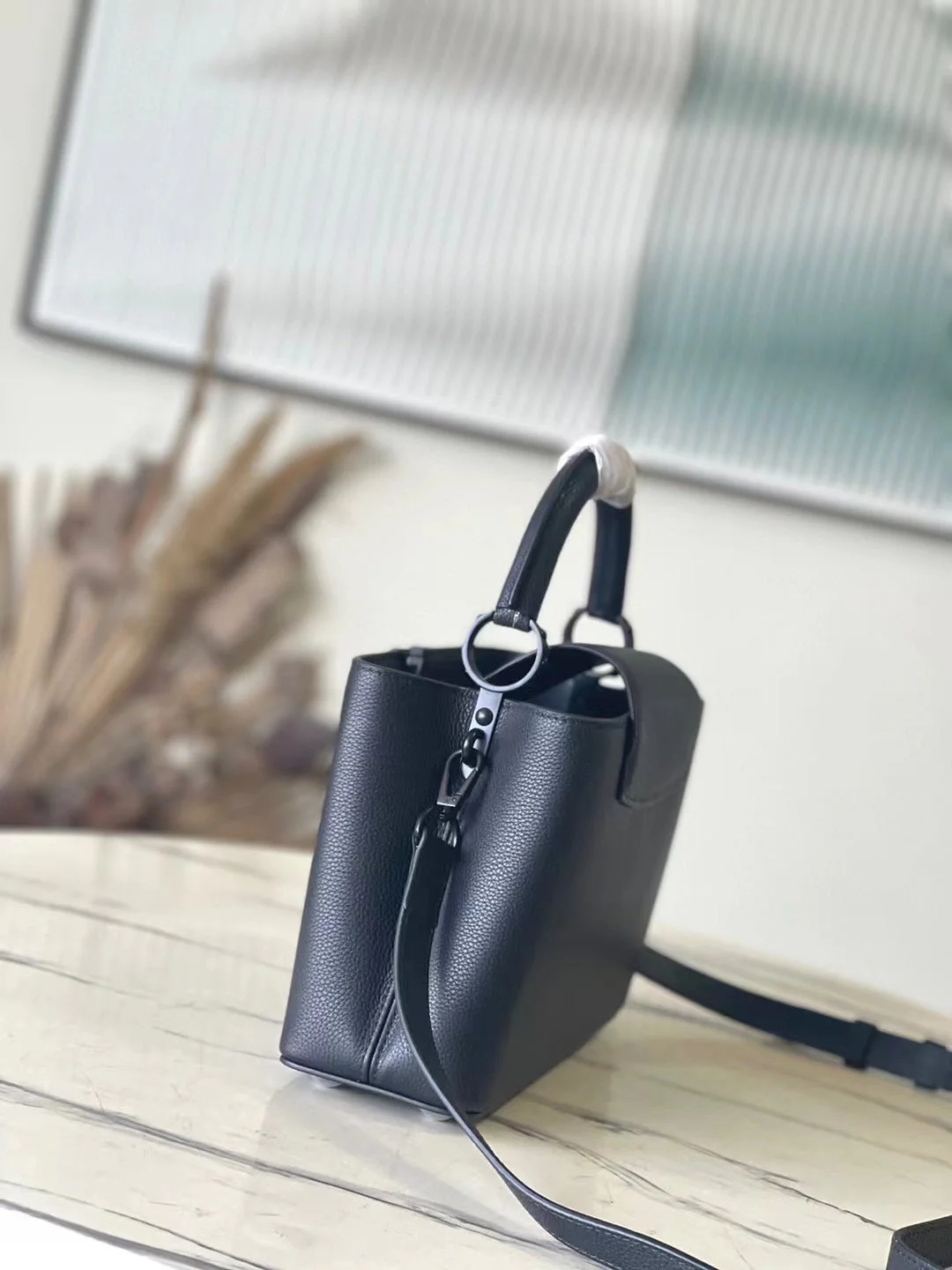 CAPUCINES EAST-WEST 27 IN BLACK TAURILLON