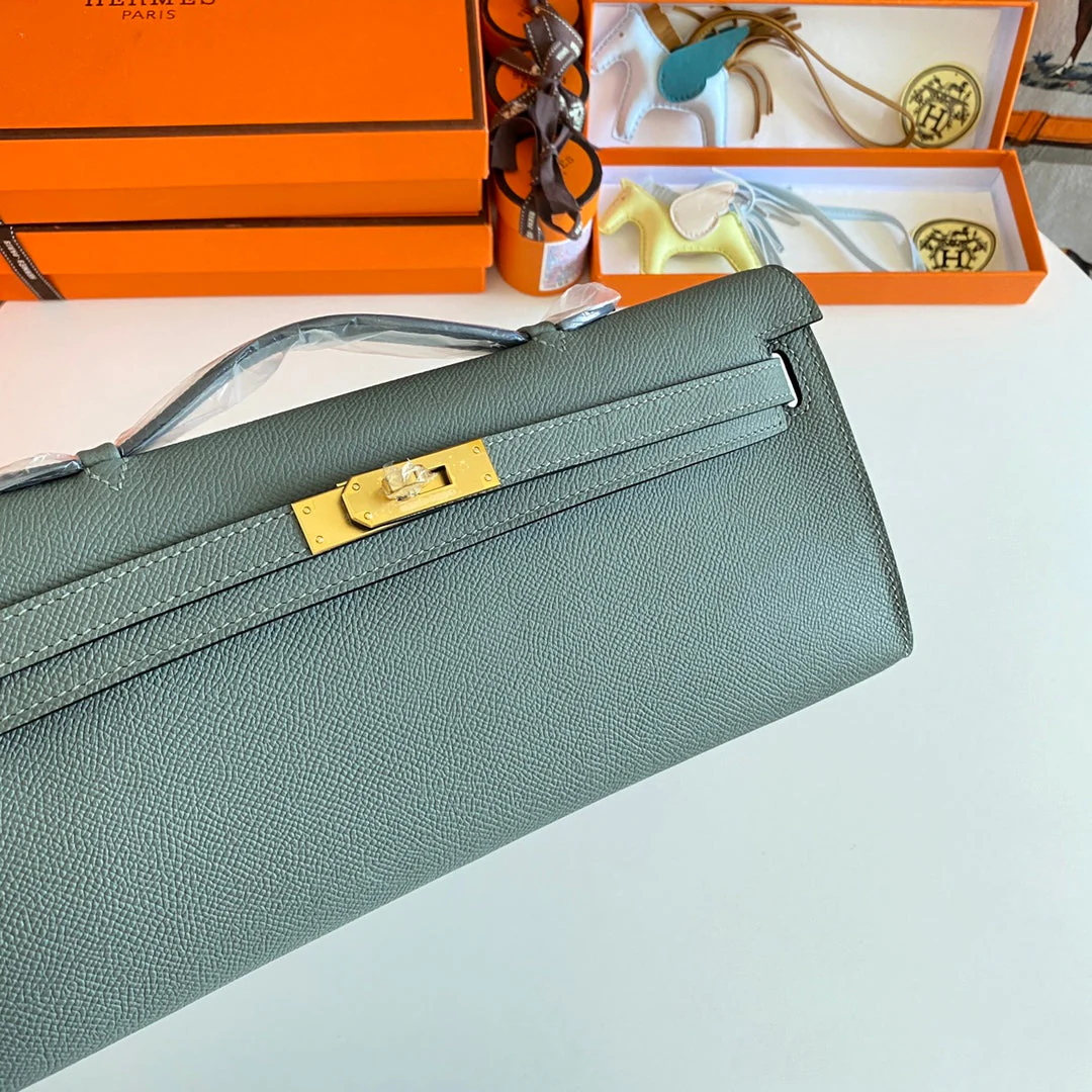 KELLY CUT 31 IN SEAFOAM GREEN CALFSKIN WITH GOLD HARDWARE