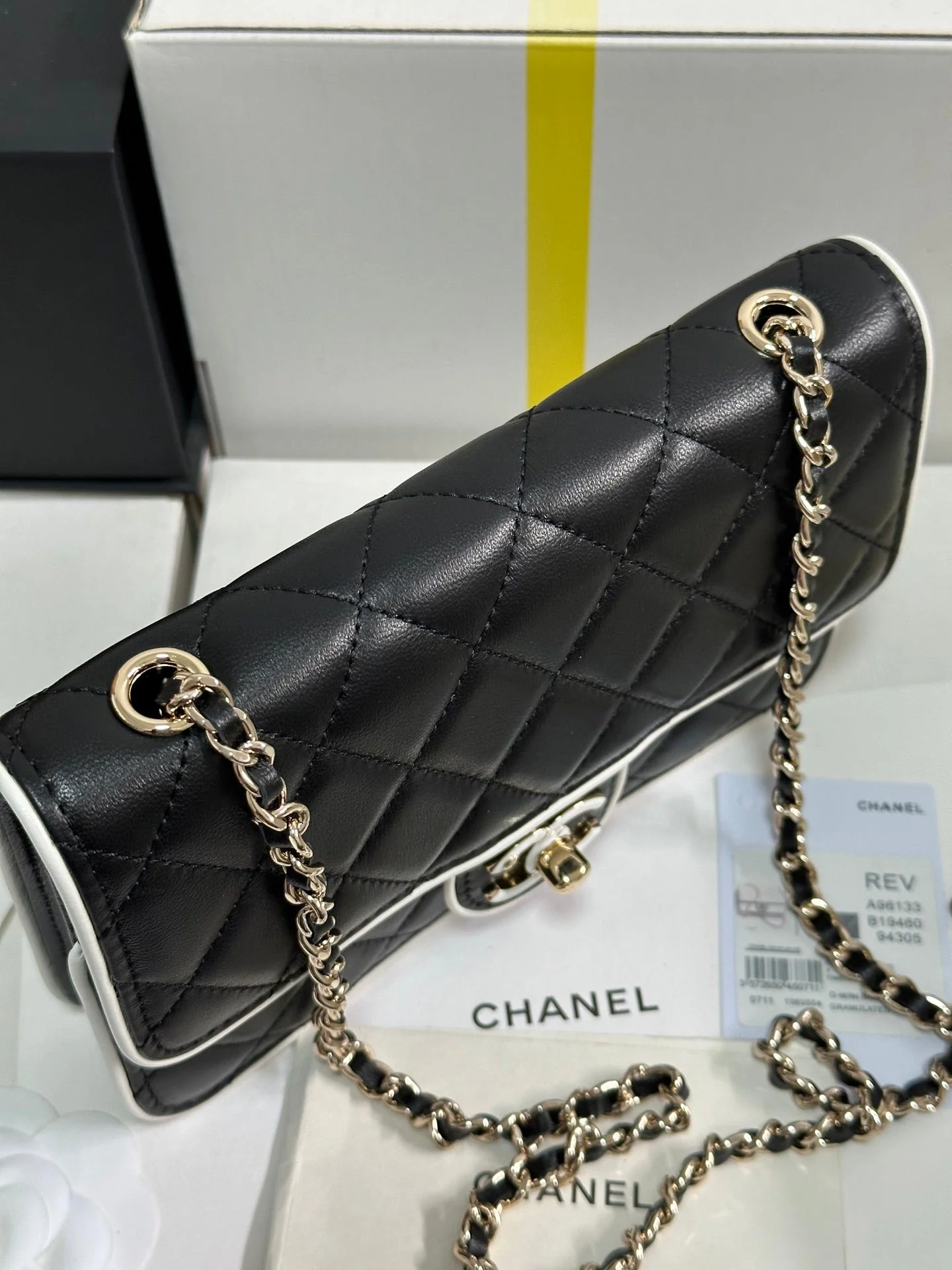 QUILTED FLAP BAG WITH WHITE TRIM 19 IN BLACK LAMBSKIN