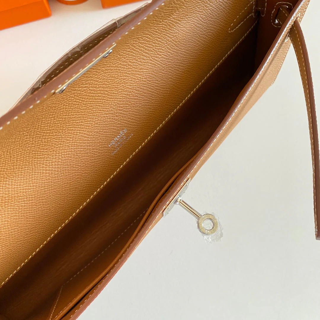 KELLY CUT 31 IN BRONZE BROWN CALFSKIN WITH SILVER HARDWARE