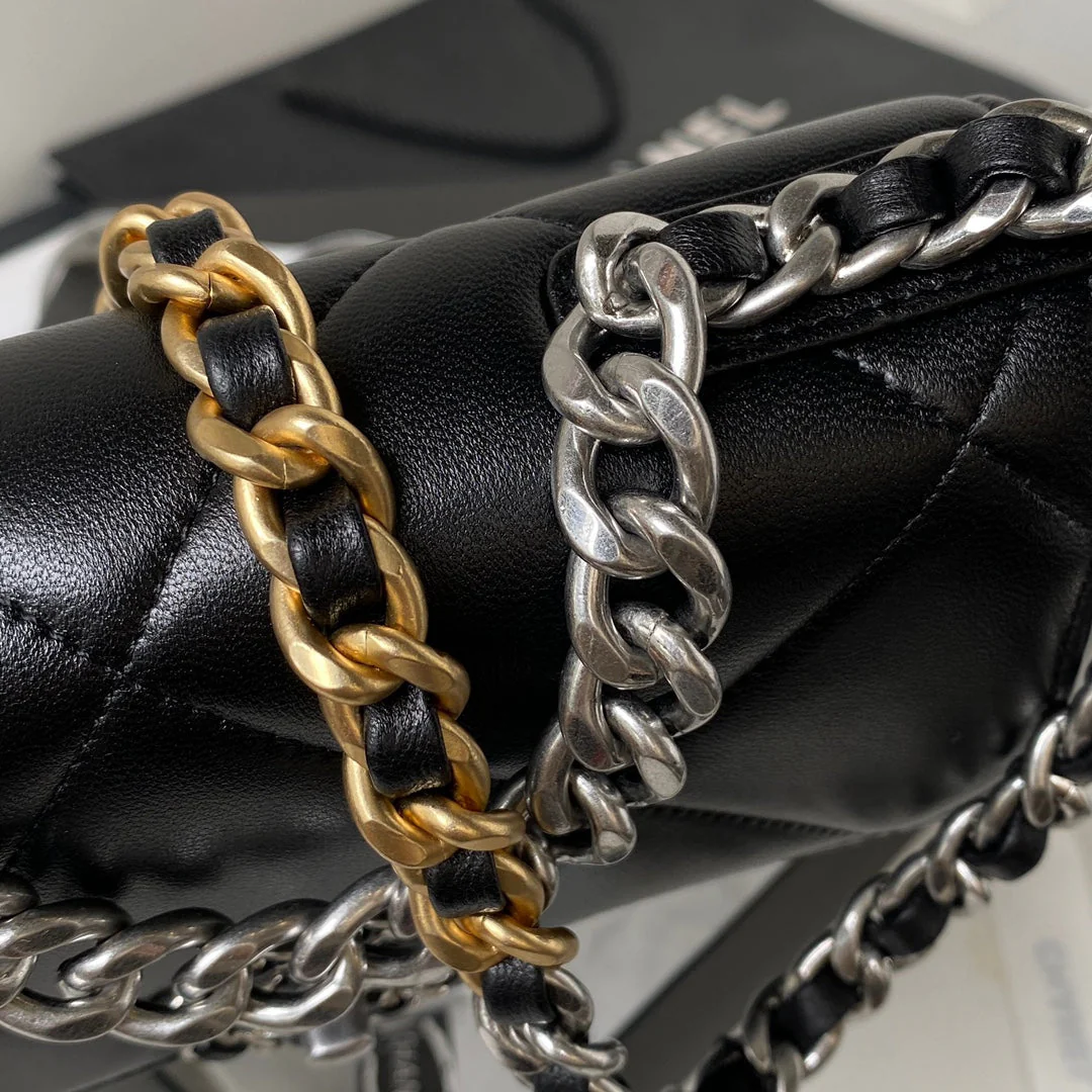 19 WOC 19CM BLACK LAMBSKIN SILVER HARDWARE