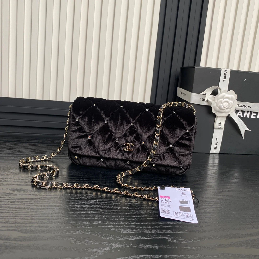 FLAP BAG 23 ATTACHED DIAMOND IN BLACK VELVET GOLD HARDWARE