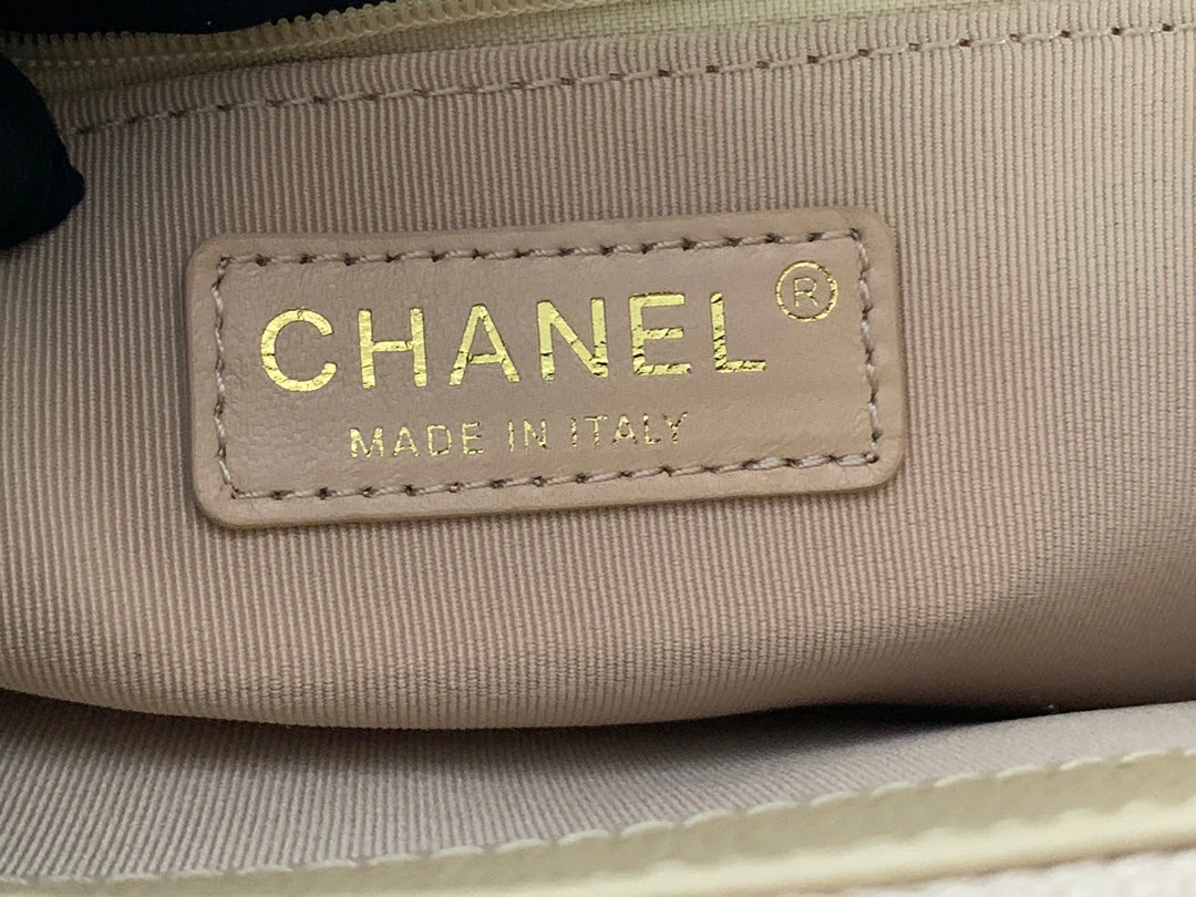 CHANEL 25S MEDALLION TOTE 33 CM IN BEIGE CAVIAR WITH GOLD HARDWARE