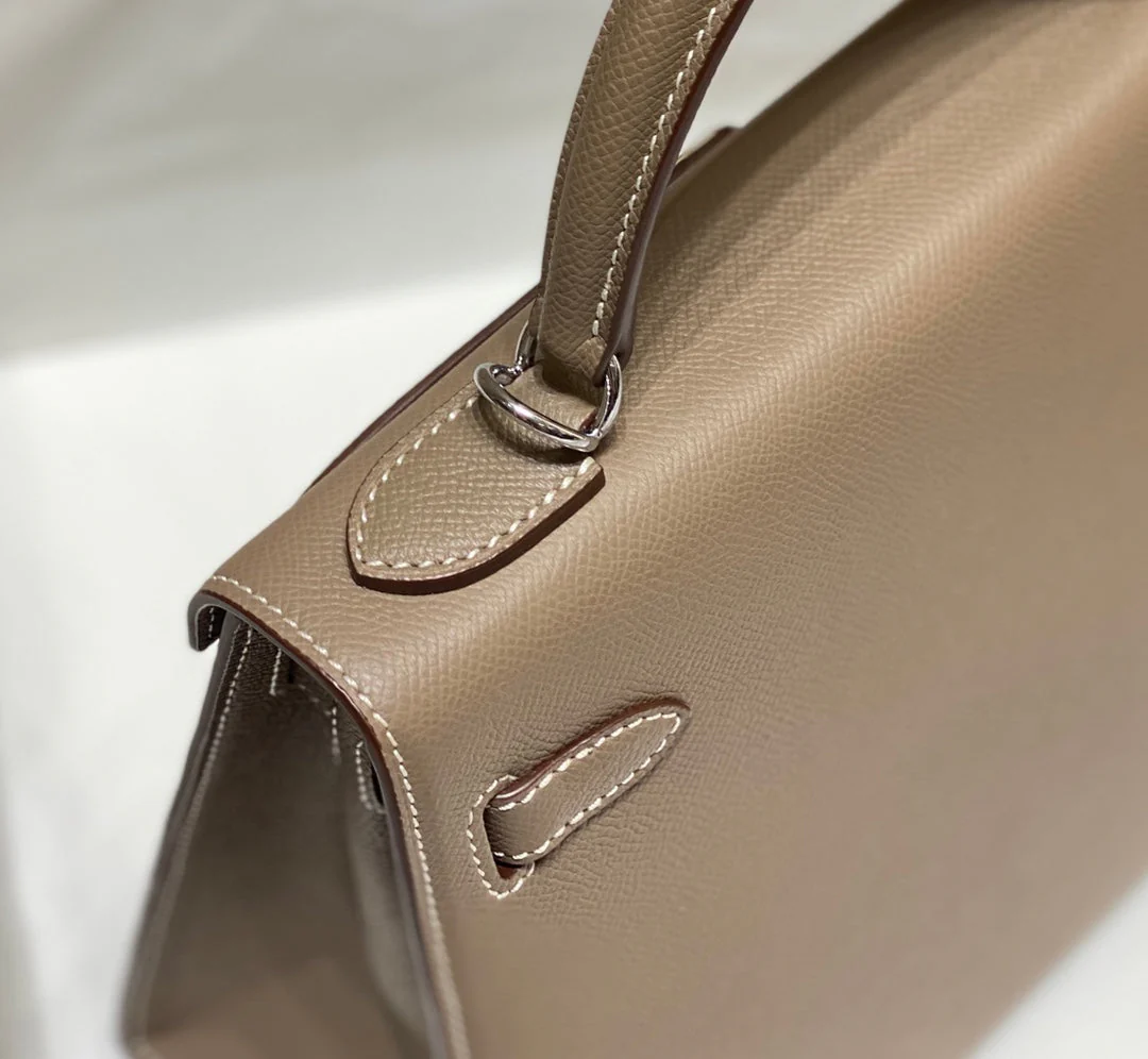 KELLY 28CM IN ETOUPE EPSOM CALFSKIN GOLD HARDWARE