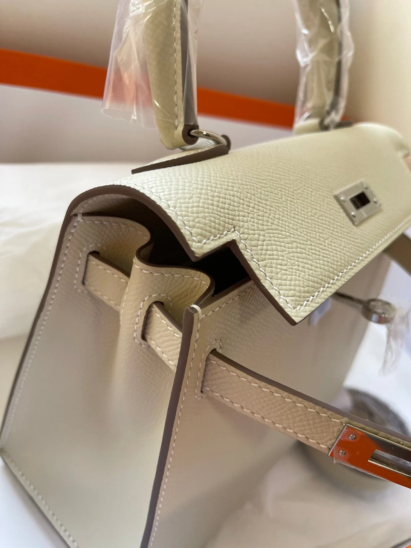 KELLY MINI 20 BAG IN OAT TAN CALFSKIN WITH SILVER HARDWARE