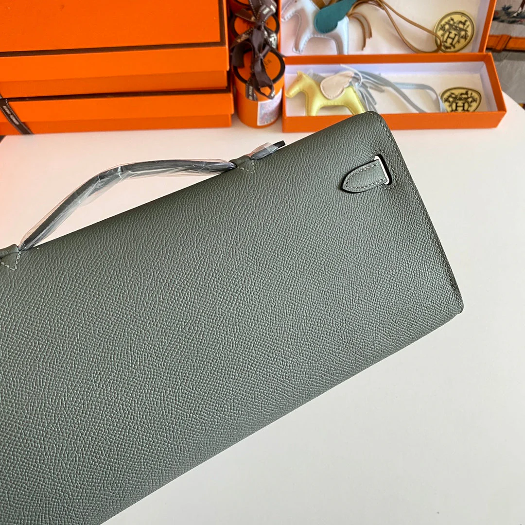 KELLY CUT 31 IN SEAFOAM GREEN CALFSKIN WITH SILVER HARDWARE