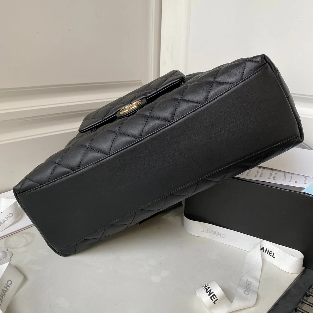 CC LARGE HOBO 37CM BLACK LAMBSKIN GOLD HARDWARE
