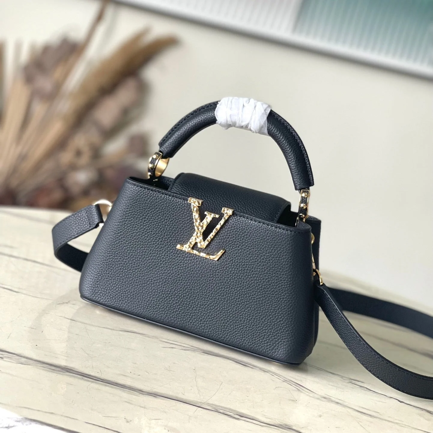CAPUCINES EAST-WEST MINI 22 IN BLACK CALFSKIN GOLD HARDWARE