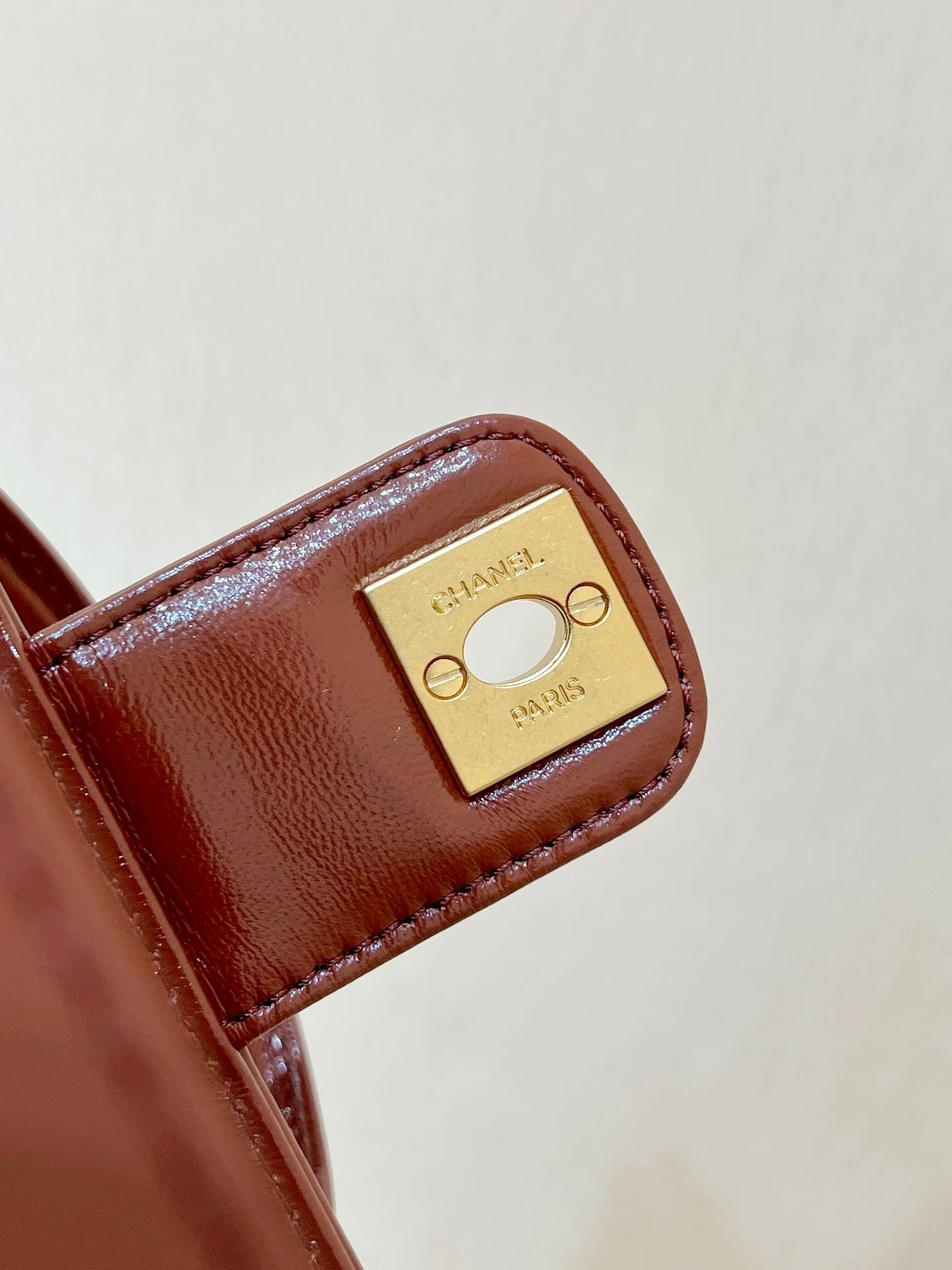 CHANEL TOP HANDLE BAG 18 IN BROWN OIL-WAX LAMBSKIN GOLD HARDWARE