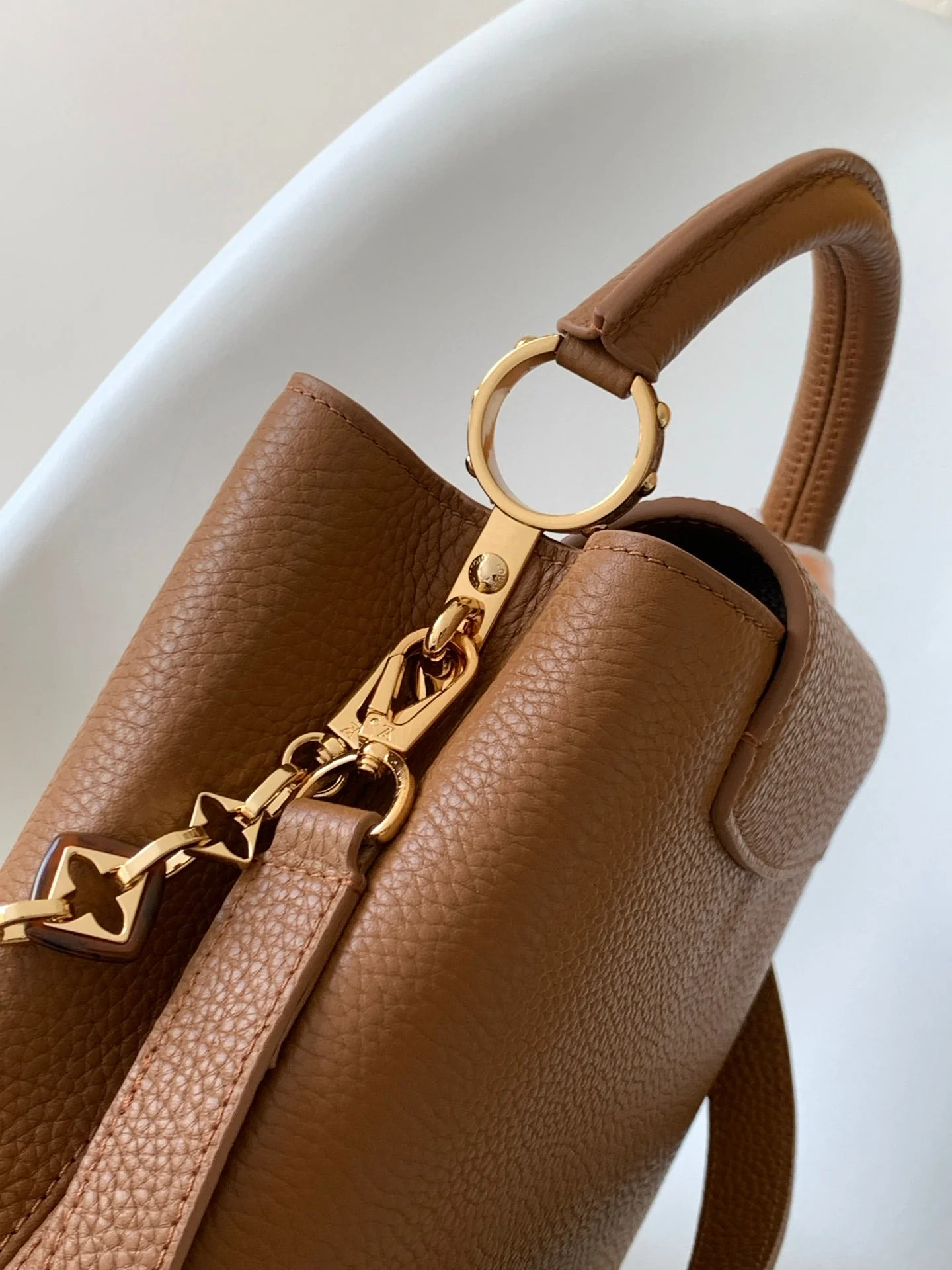 LV 25S CAPUCINES BAG 27 IN TAN CALFSKIN GOLD HARDWARE