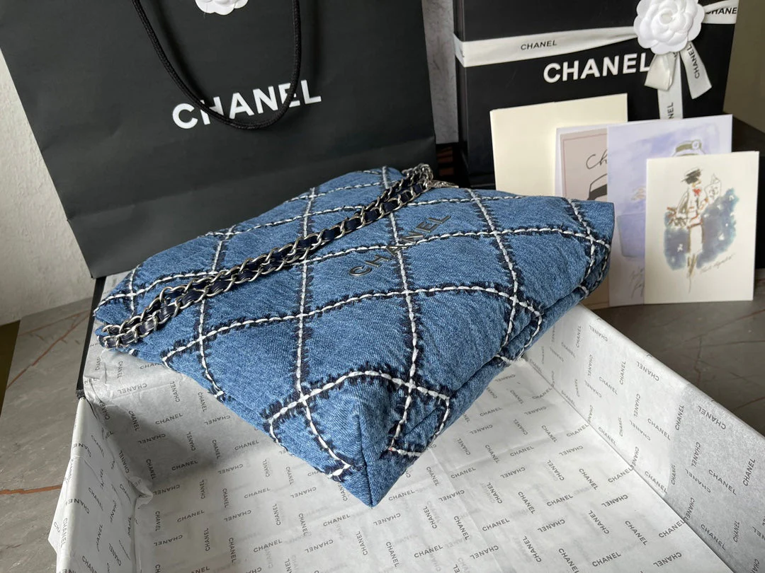 CC MEDIUM 37 CROSSBODY BAG IN BLUE DENIM WITH CHAIN