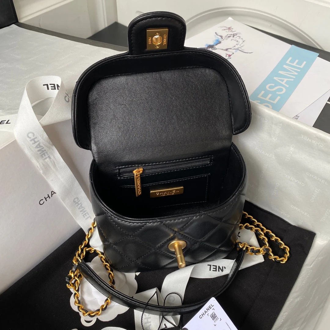 CC SMALL 15 VANITY CASE IN BLACK CALFSKIN GOLD HARDWARE