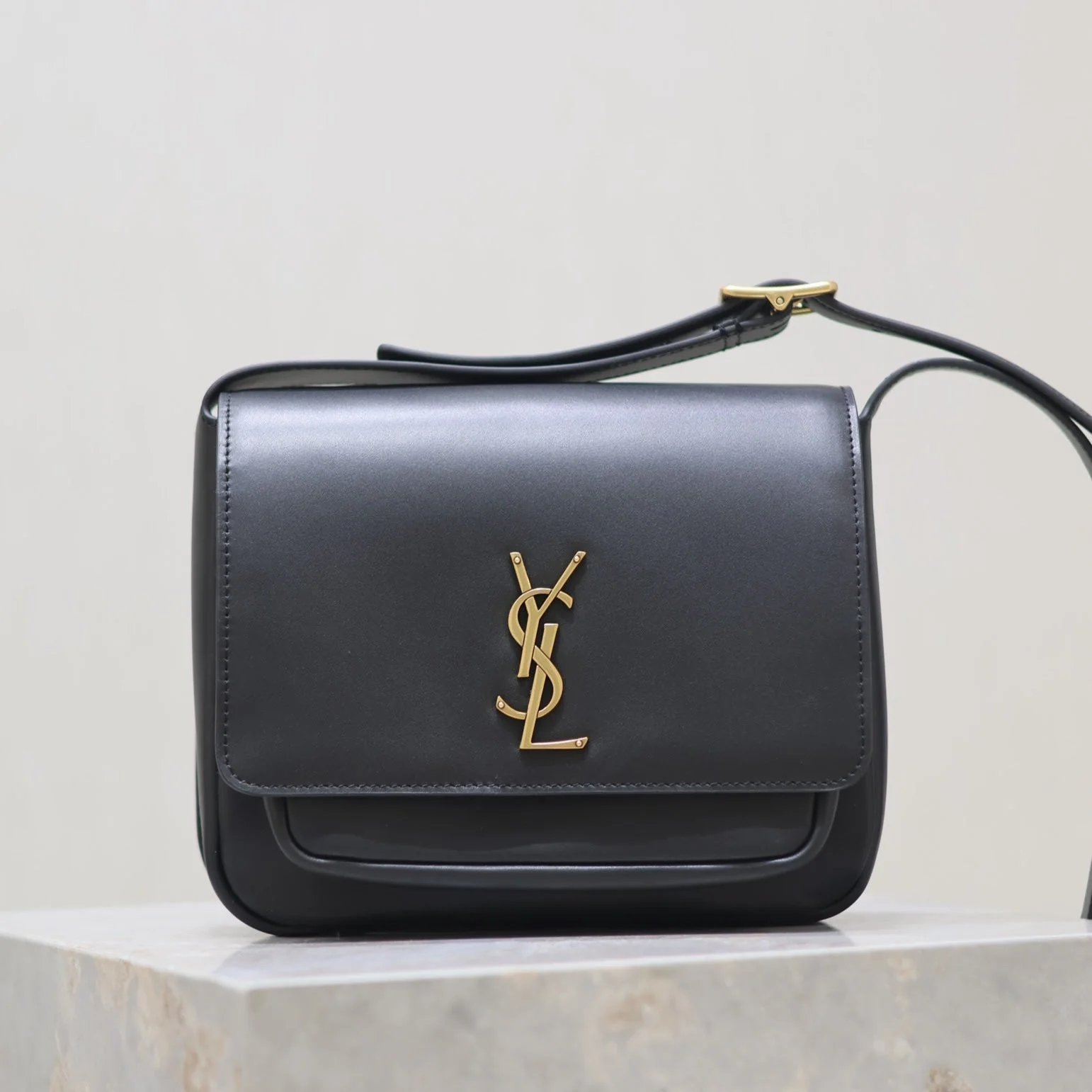 NIKI BABY 22 IN CHARCOAL GRAY CALFSKIN GOLD LOGO