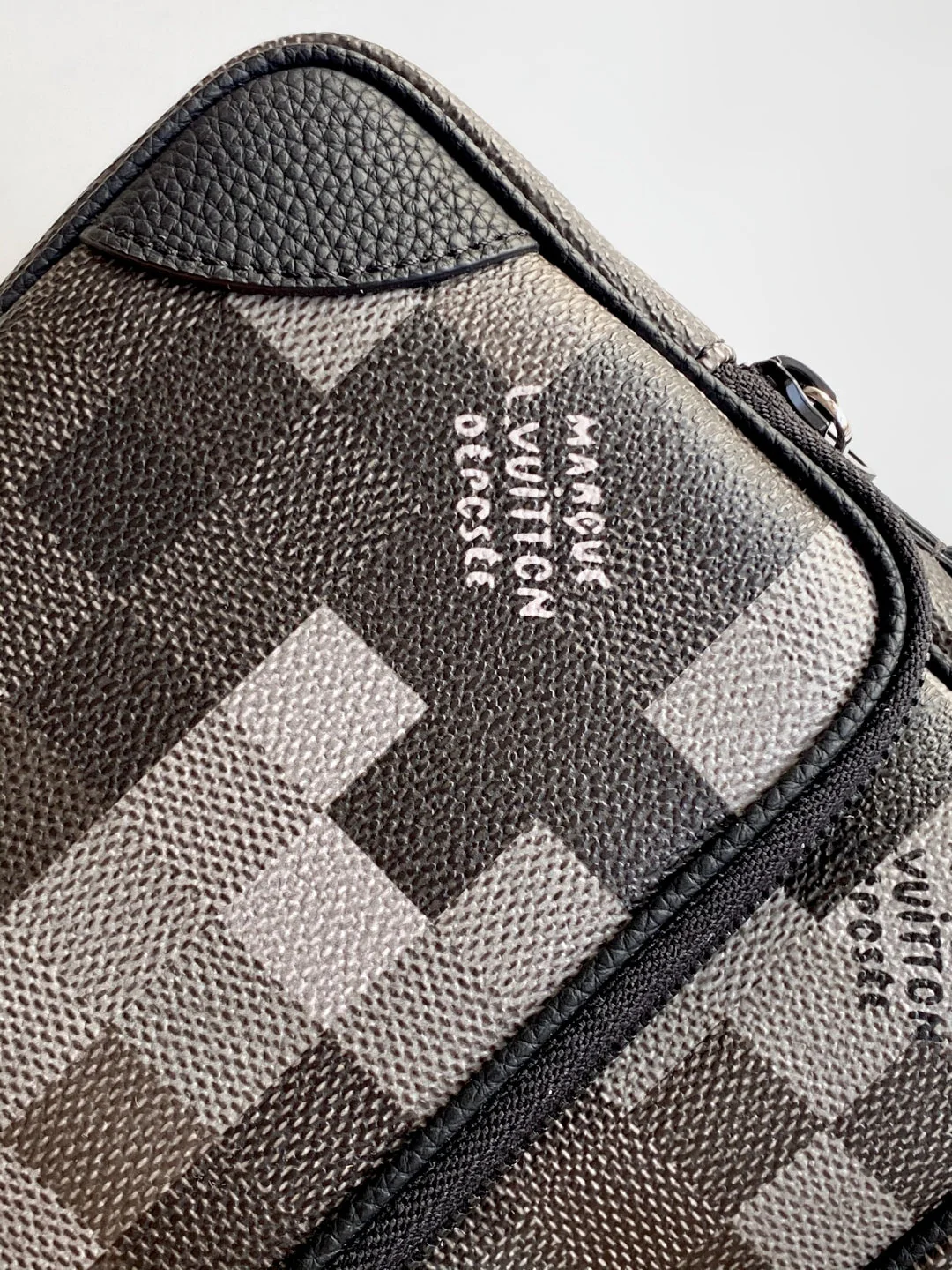 LV 25S NIL MESSENGER BAG 25 IN DAMOFLAGE BLACK CALFSKIN