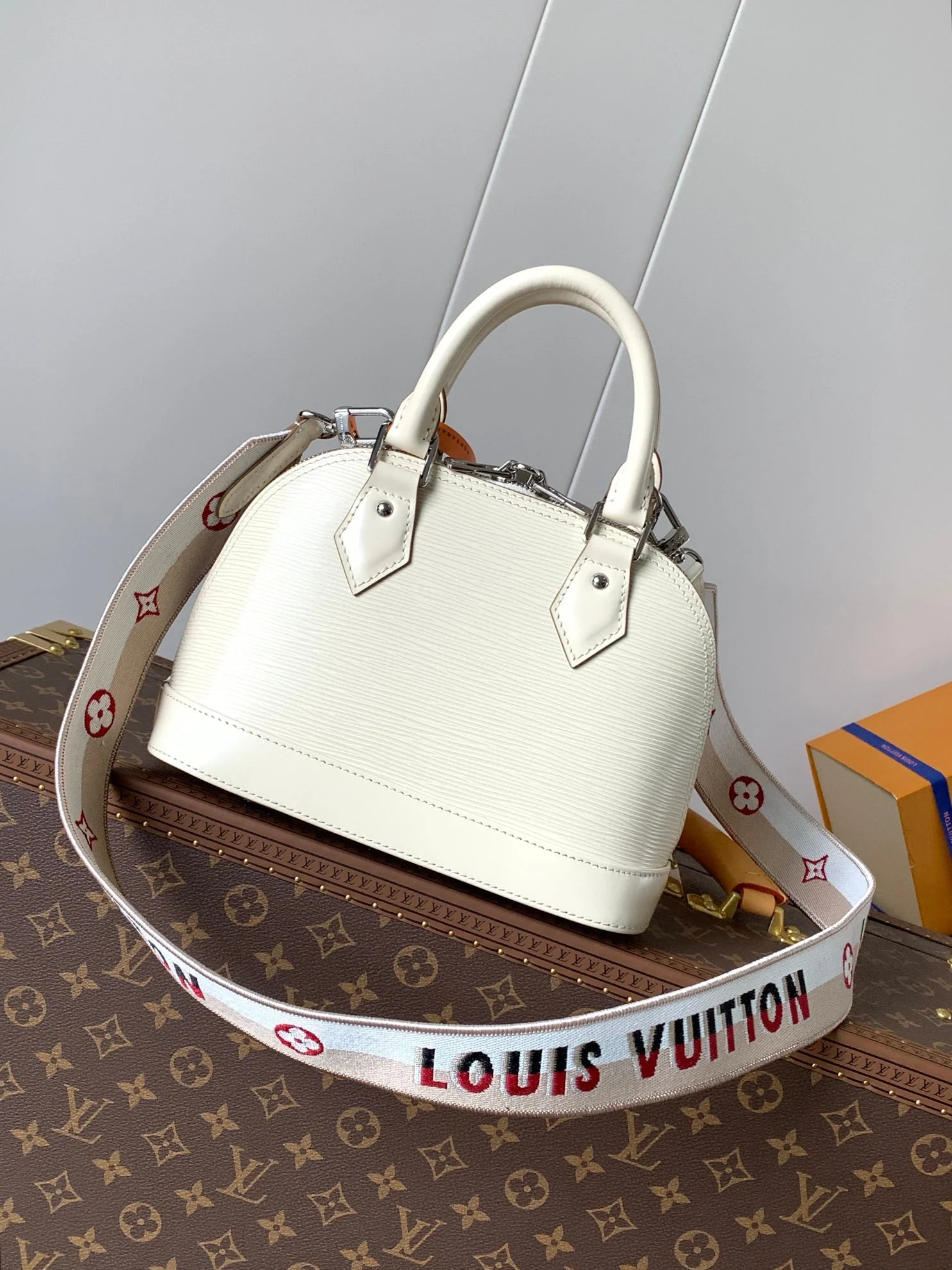 ALMA BB BAG 23 IN BEIGE GRAIN EPI COWHIDE