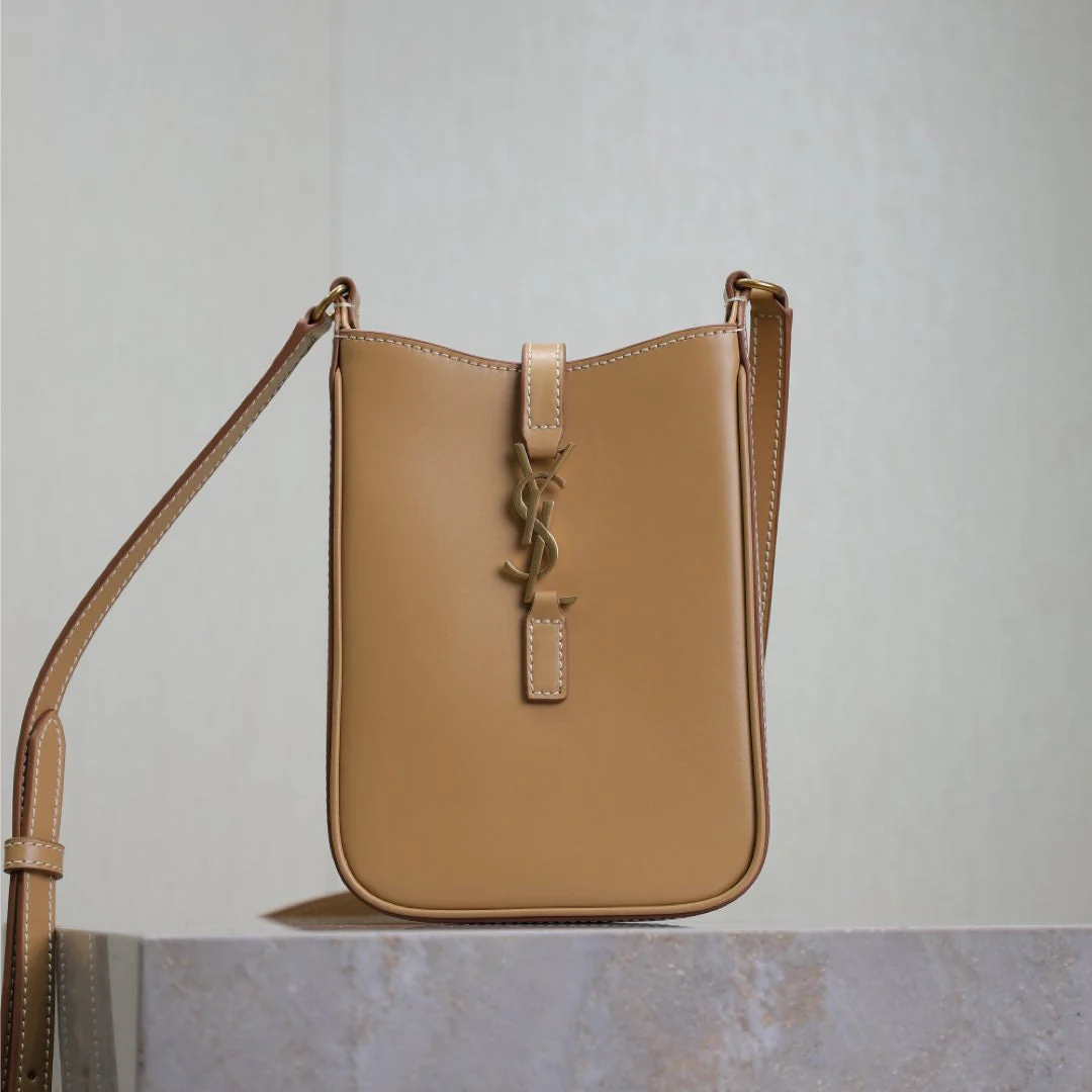 LE 5 À 7 PHONE BAG 18 IN CIDER BROWN CALFSKIN
