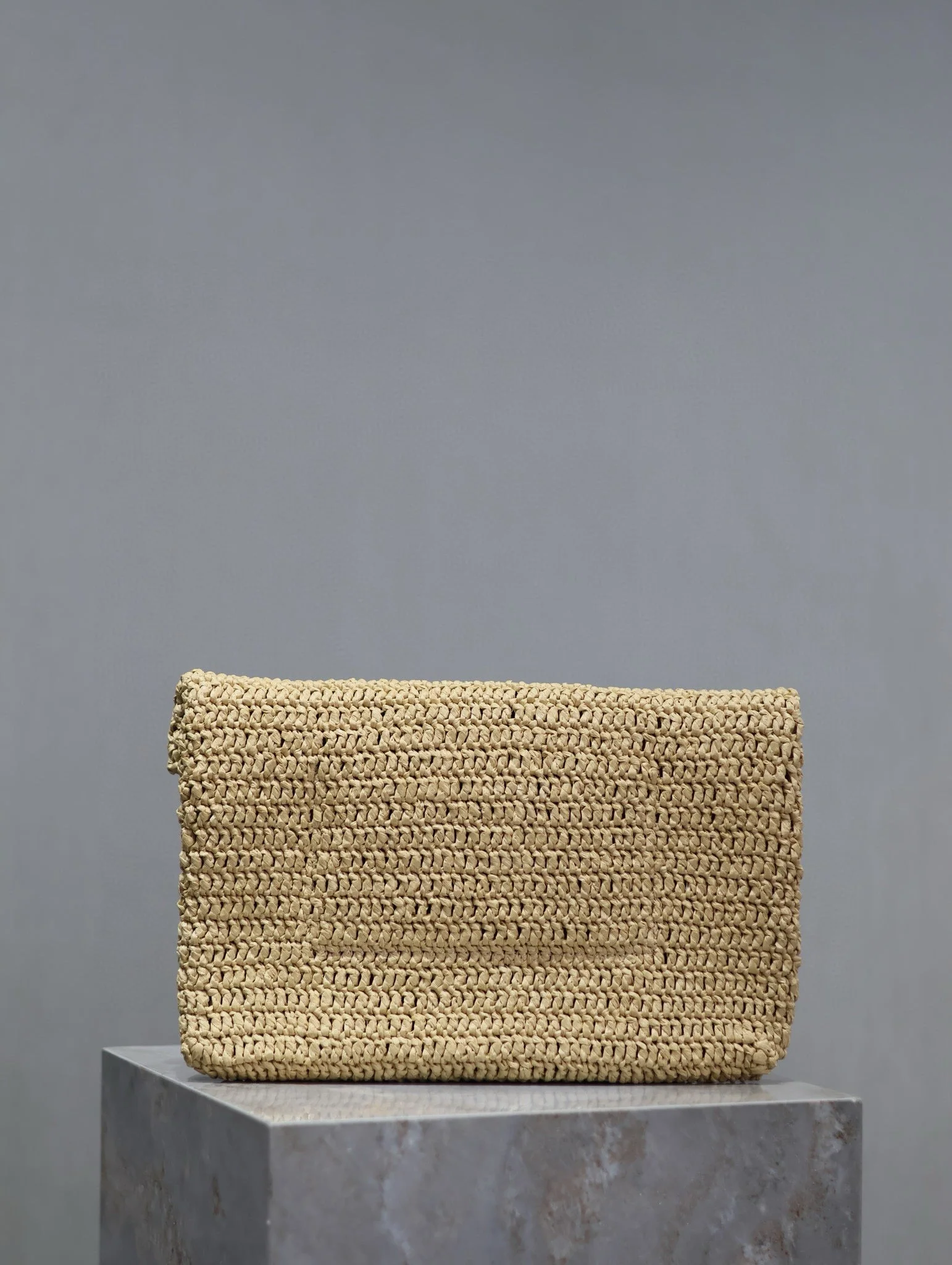 YSL 25S CASSANDRE LARGE ENVELOPE POUCH 29 IN NATURAL RAFFIA GOLD HARDWRE
