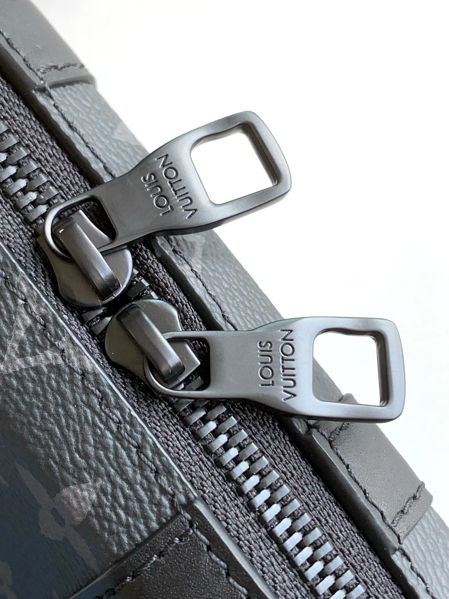 LV 25S SOFT TRUNK BAG 22 IN MONOGRAM ECLIPSE CANVAS AND CALFSKIN
