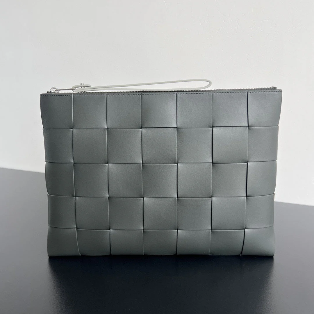 LARGE CASSETTE POUCH 35 IN CORDUROY GRAY CALFSKIN