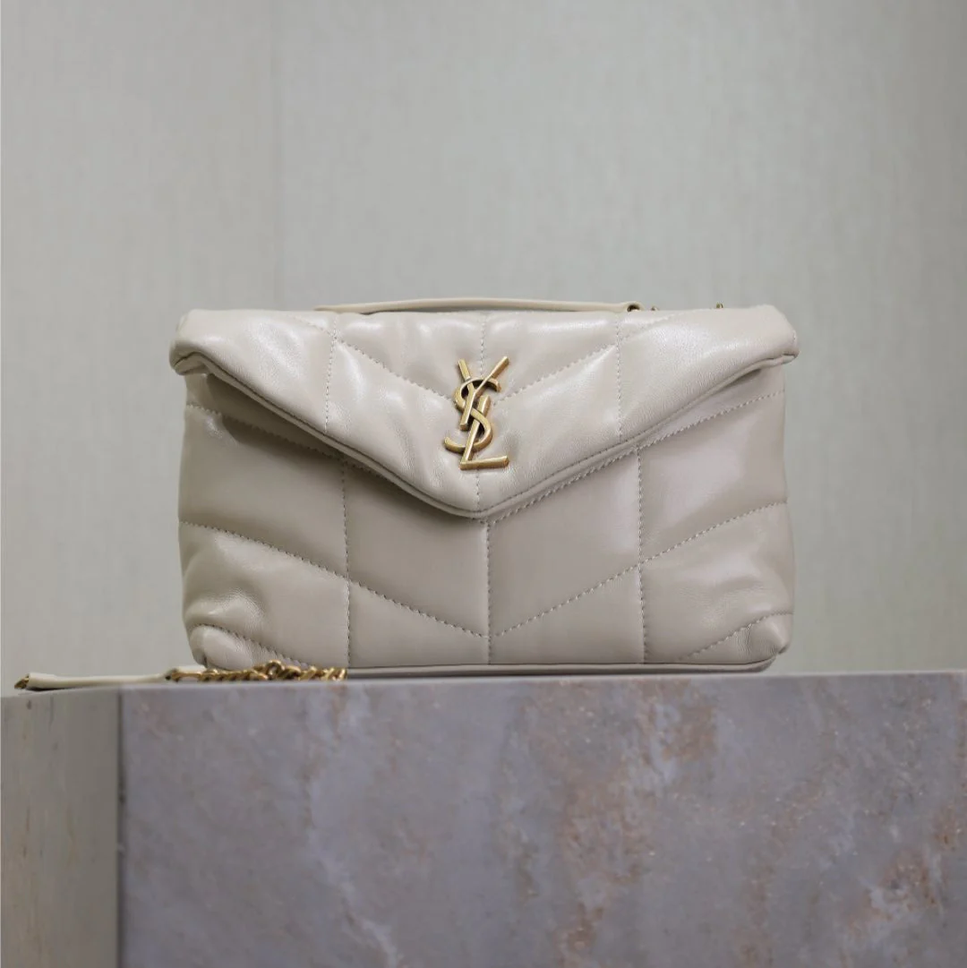 YSL 25S LOULOU PUFFER MINI 23 IN BLANC VINTAGE CALFSKIN GOLD HARDWRE