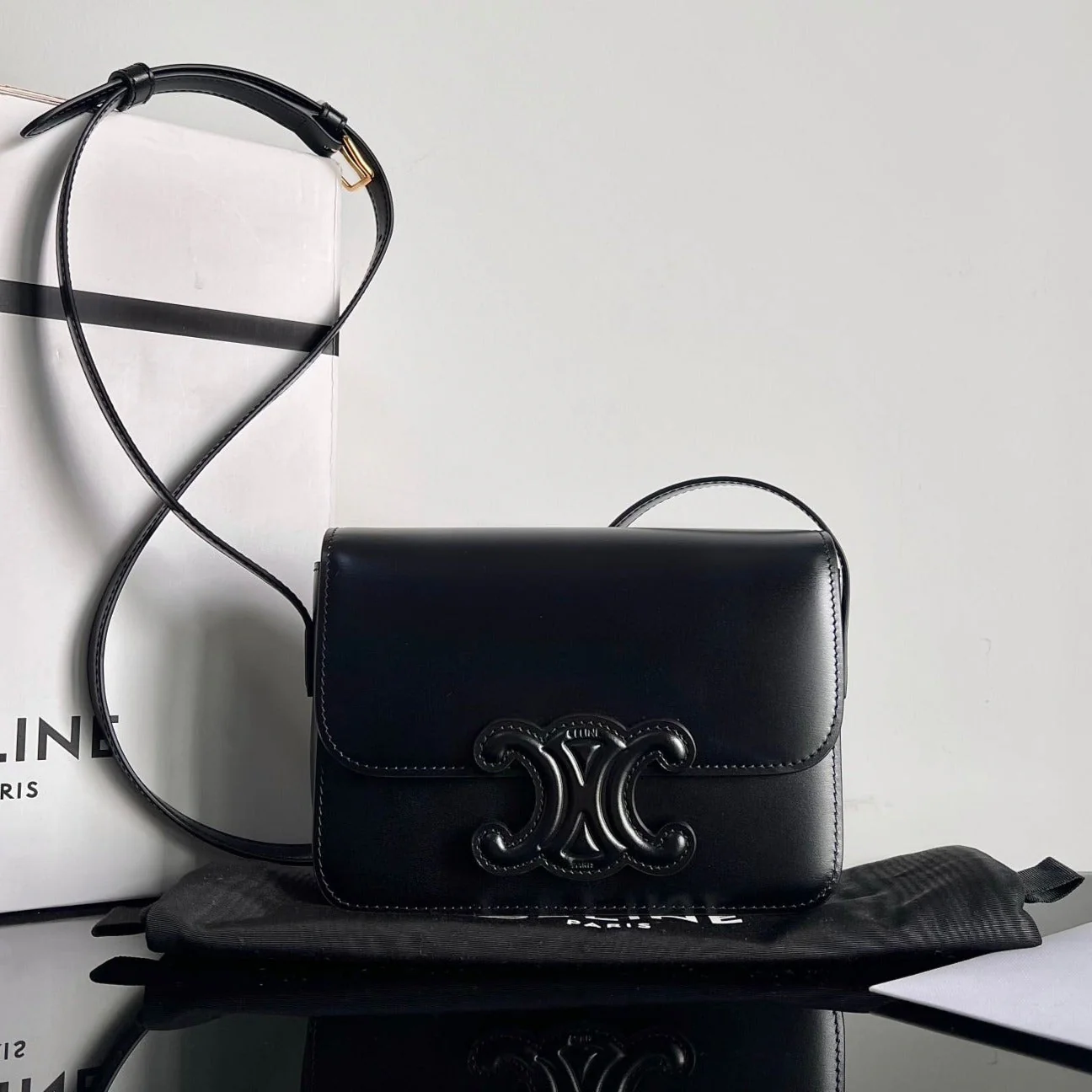 CLASSIQUE TRIOMPHE 22 BLACK SMOOTH CALFSKIN