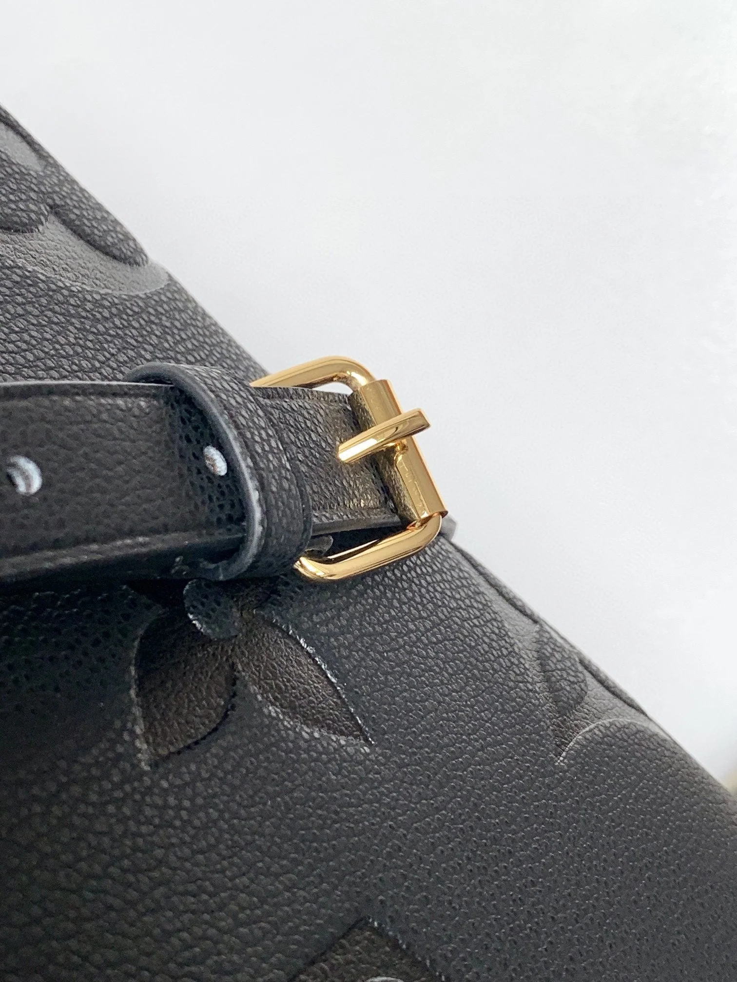 LV 25S TRIANON MM BAG 36 IN BLACK CALFSKIN GOLD HARDWARE