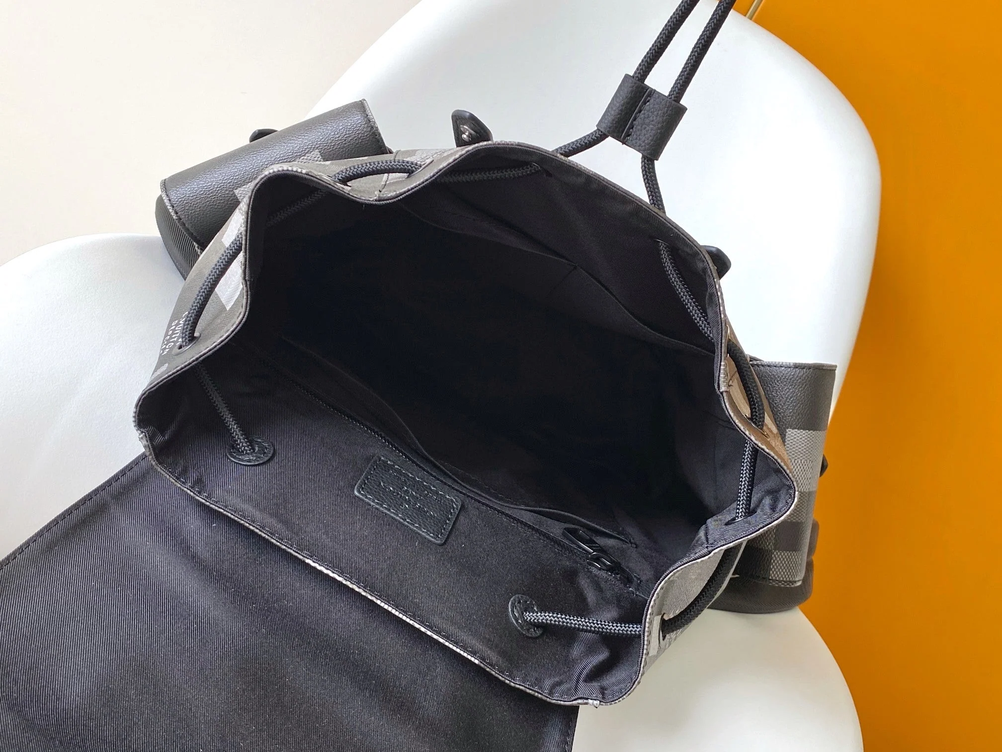 LV 25S CHRISTOPHER BACKPACK 47 IN DAMOFLAGE BLACK CALFSKIN