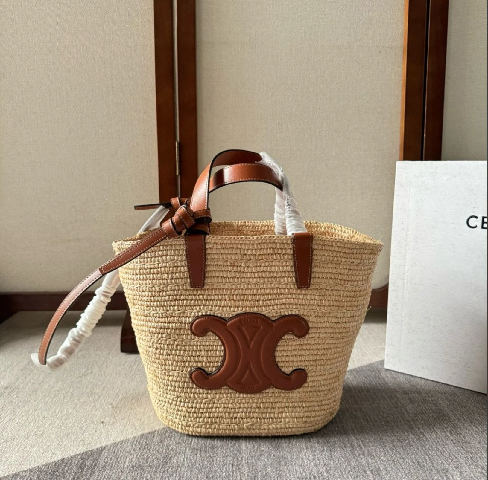 TEEN SUPPLE CELINE CLASSIC PANIER IN RAFFIA AND CALFSKIN TAN