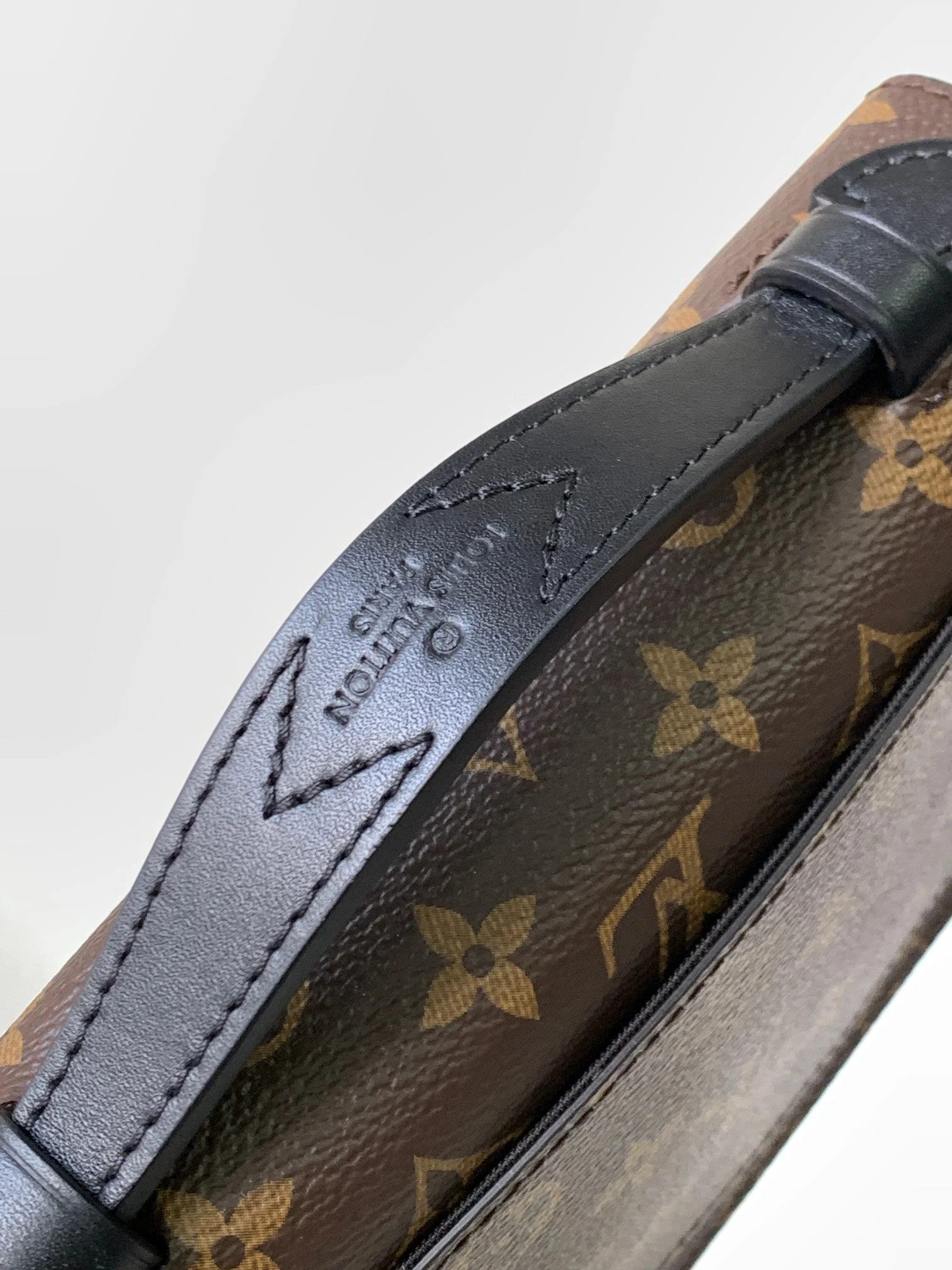 LV 25S S LOCK MESSENGER BAG 21 IN PURPLE AND BROWN MONOGRAM MACASSAR CANVAS