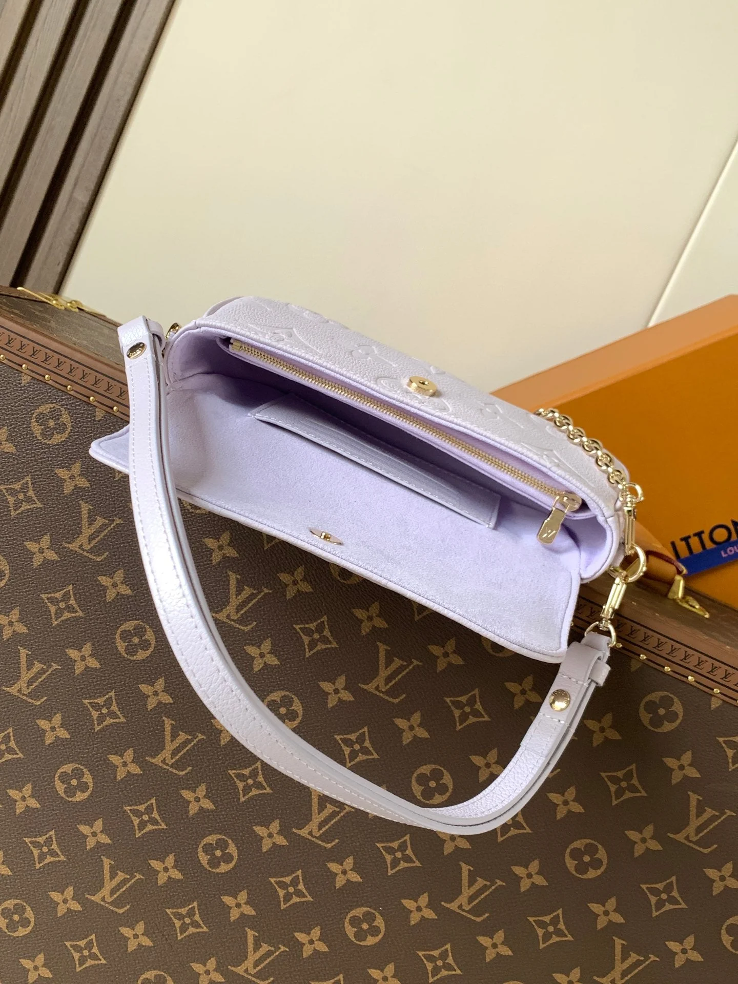 LV 25S WALLET ON CHAIN IVY 23 IN MISTY PURPLE EMBOSSED CALFSKIN TRIM