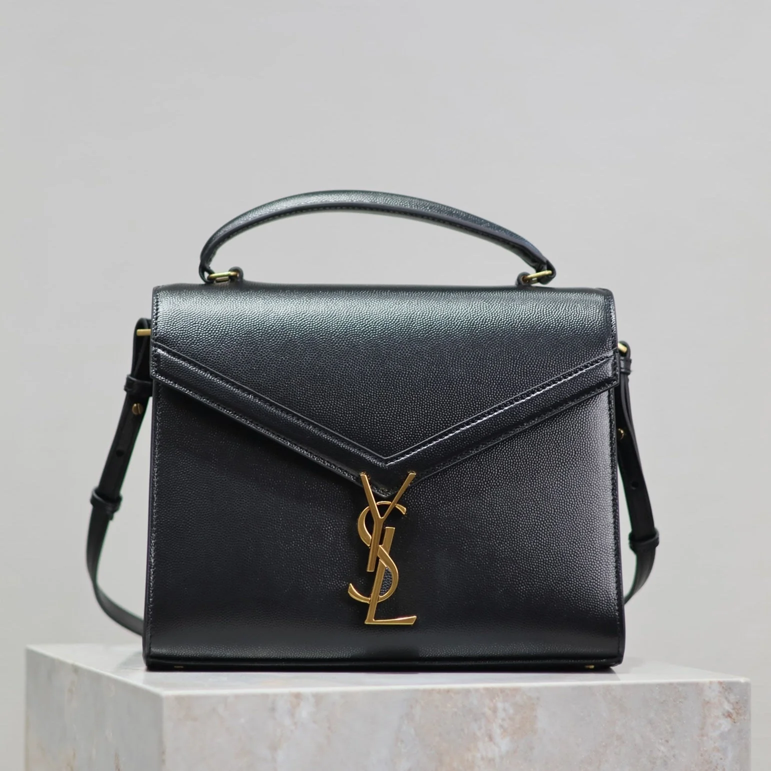 CASSANDRA TOP HANDLE BAG 24 IN BLACK CALFSKIN GOLD HARDWARE