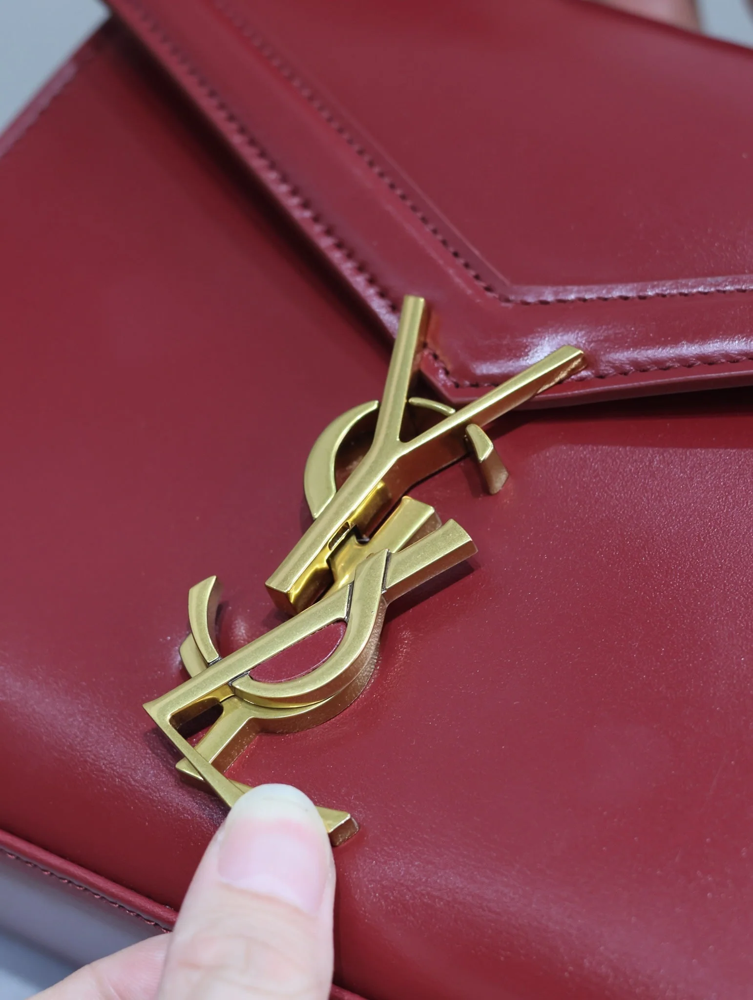 CASSANDRA MINI TOP HANDLE BAG 20 IN RED CALFSKIN GOLD HARDWARE