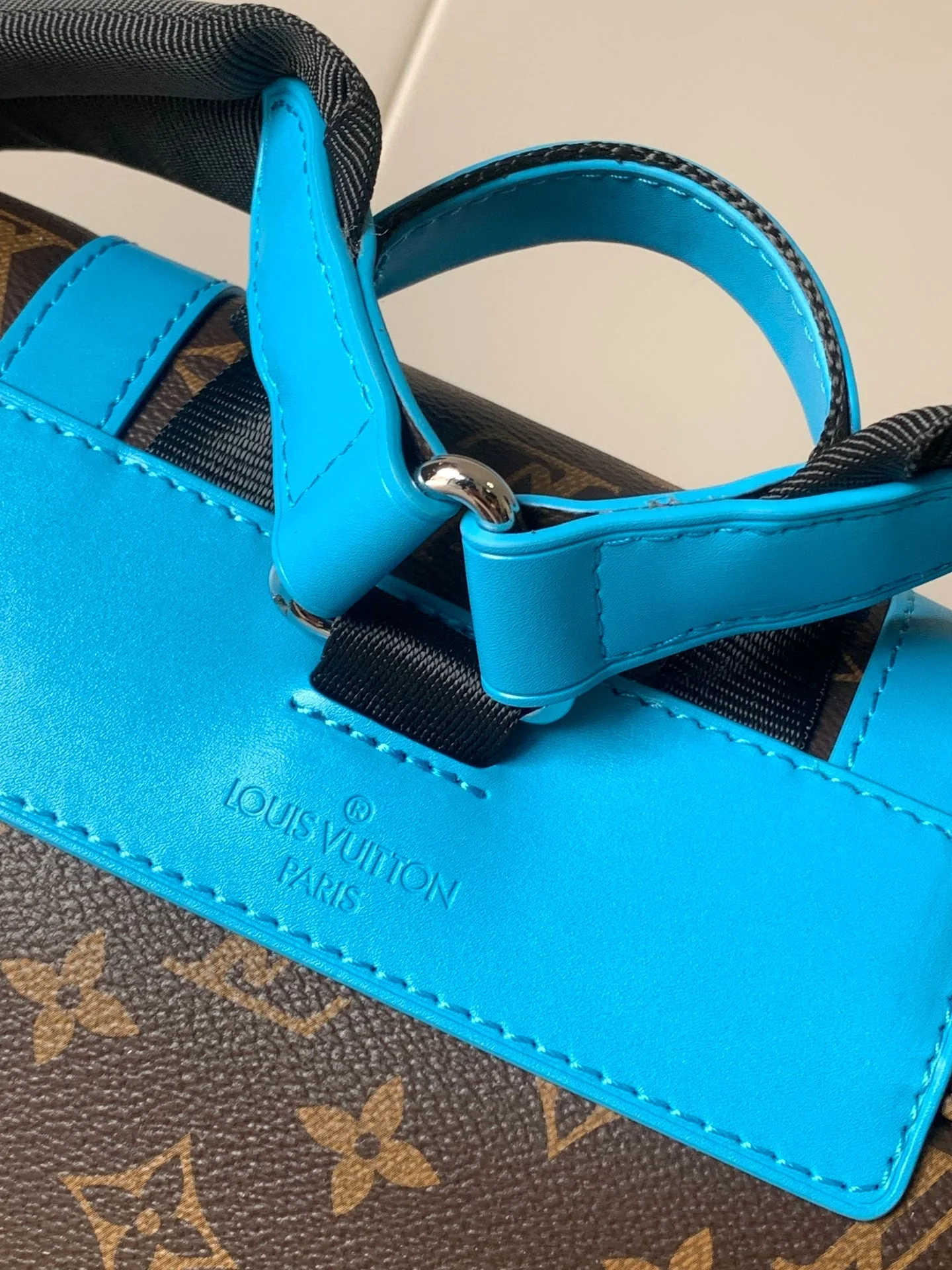 LV 25S CHRISTOPHER BACKPACK 48 IN BROWN AND CAPRI BLUE CANVAS MONOGRAM