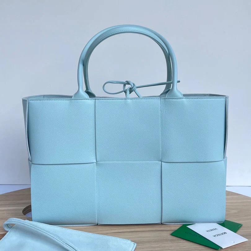 ARCO TOTE 36 IN SKY BLUE CALFSKIN