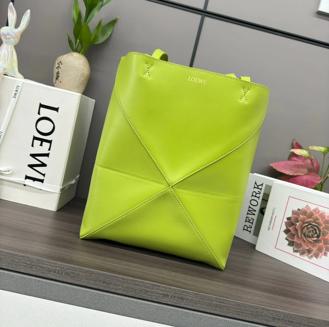 LOE 31 FUZZLE FOLD IN GREEN CHARTREUSE CALFSKIN