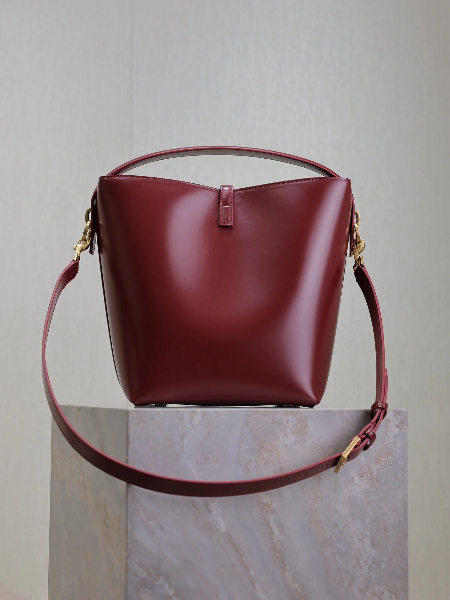YSL 25S LE 5 À 7 BUCKET 26 IN DARK BURGUNDY CALFSKIN GOLD HARDWRE