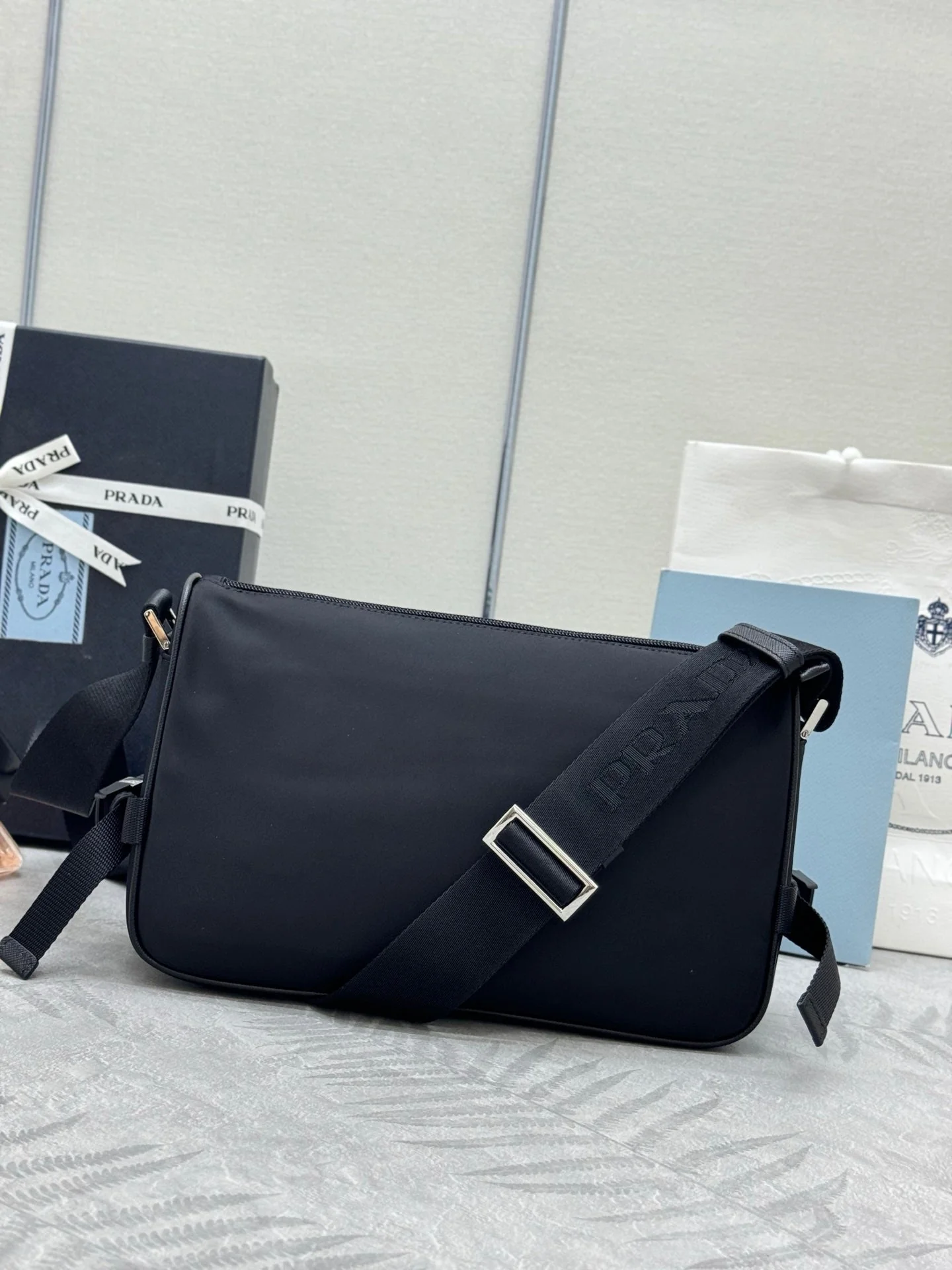 PRADA 25S MEDIUM MESSENGER BAG 35 IN BLACK RE-NYLON AND CALFSKIN
