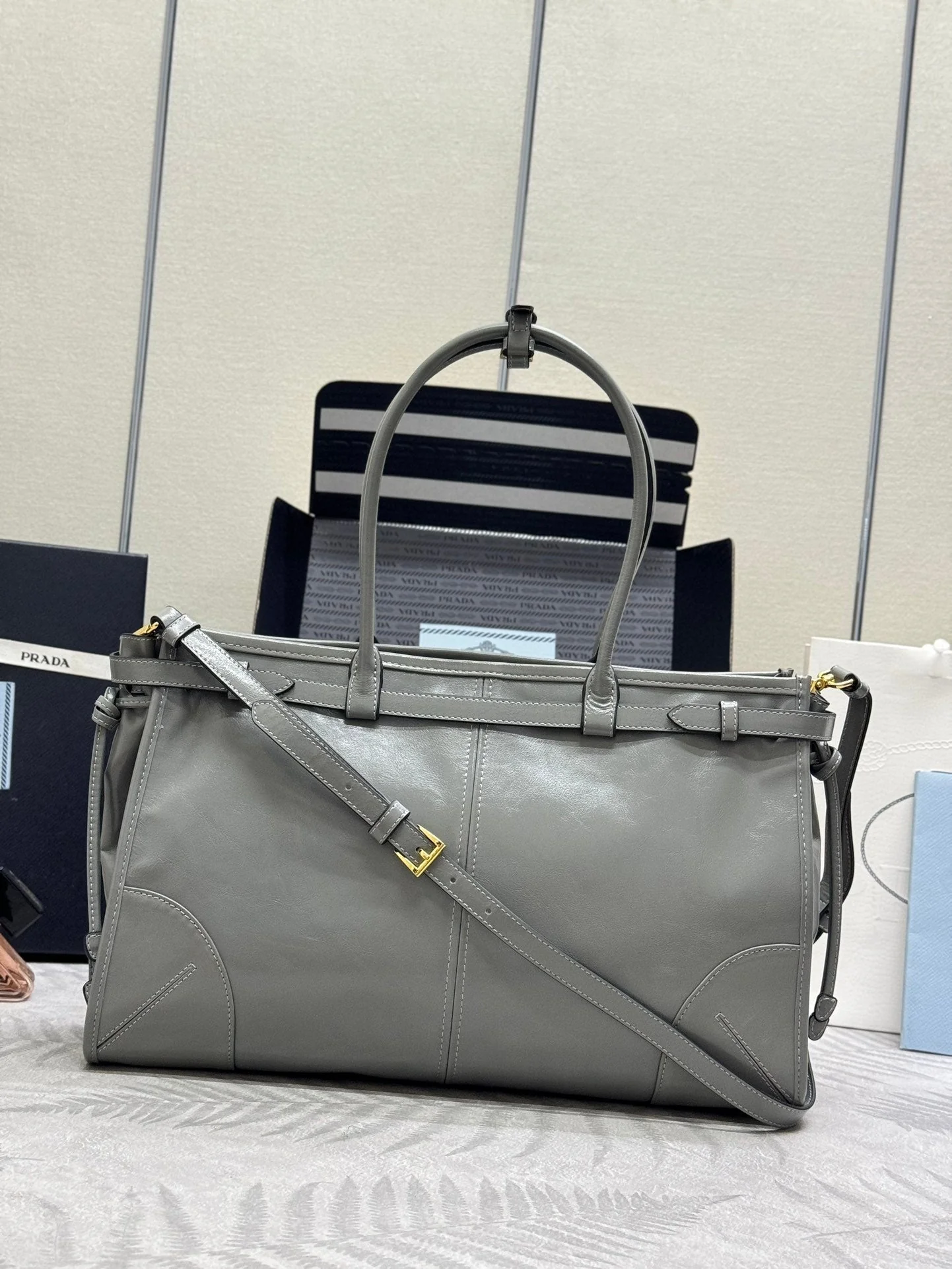 PRADA 25S BONNIE LARGE HANDBAG 38 IN GRAY GLOSSY CALFSKIN GOLD HARDWARE